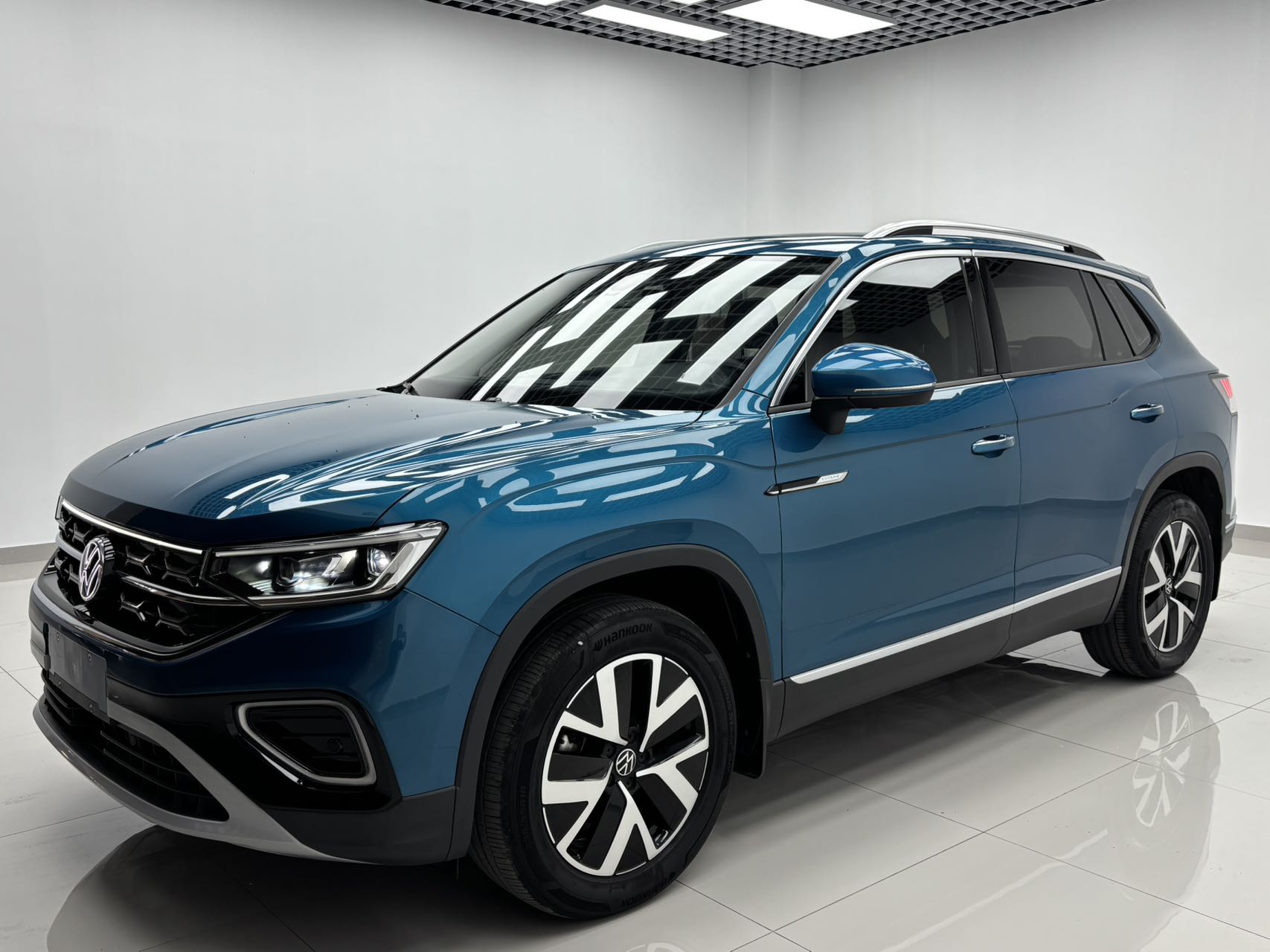 Volkswagen Tayron 2023 года, 280TSI, переднеприводная, комплектация «Люксс Плюс Продвинутая»