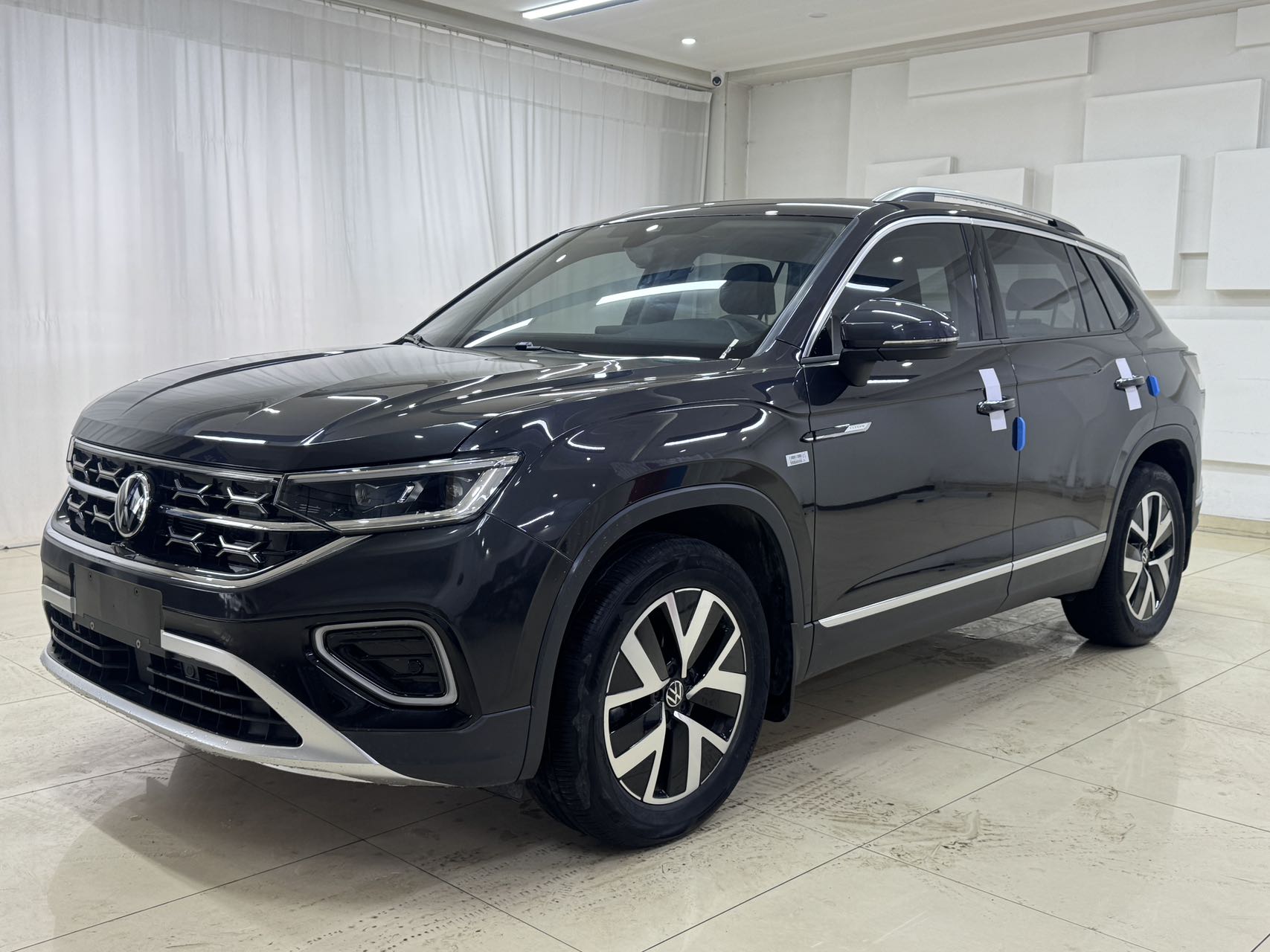 Volkswagen Tayron 2023 модель 280TSI передний привод, версия Luxury Plus Advanced