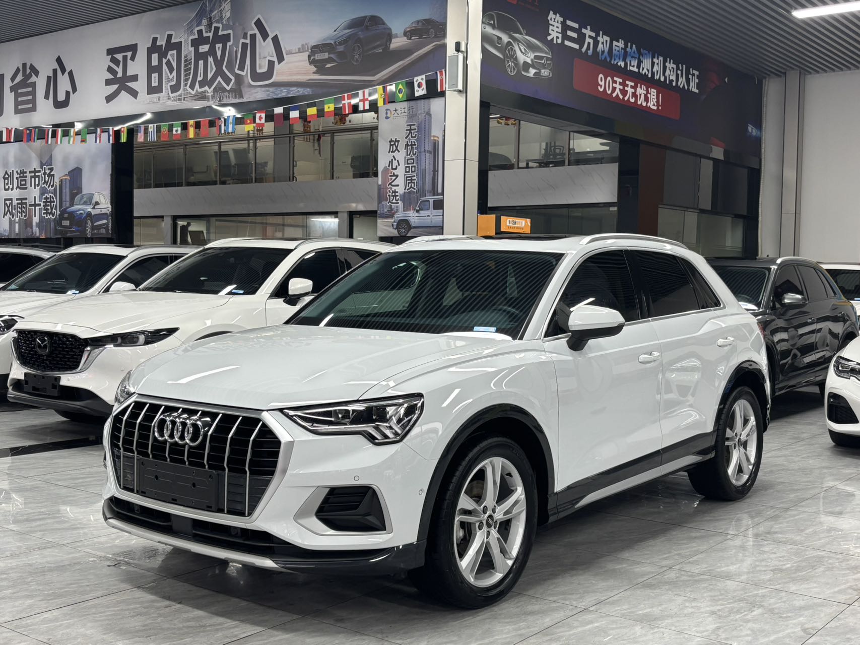 Audi Q3 2022 модель 35 TFSI стильная и элегантная версия, стандарт выбросов
