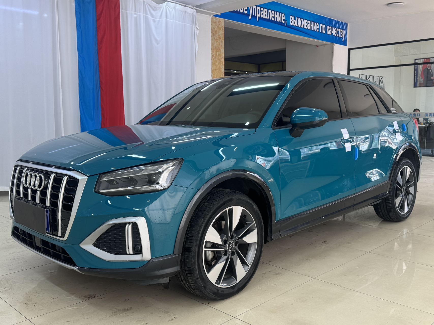 Audi Q2L 2022 версия 35 TFSI Модный и элегантный вариант, стандарт выбросов Национальный VI