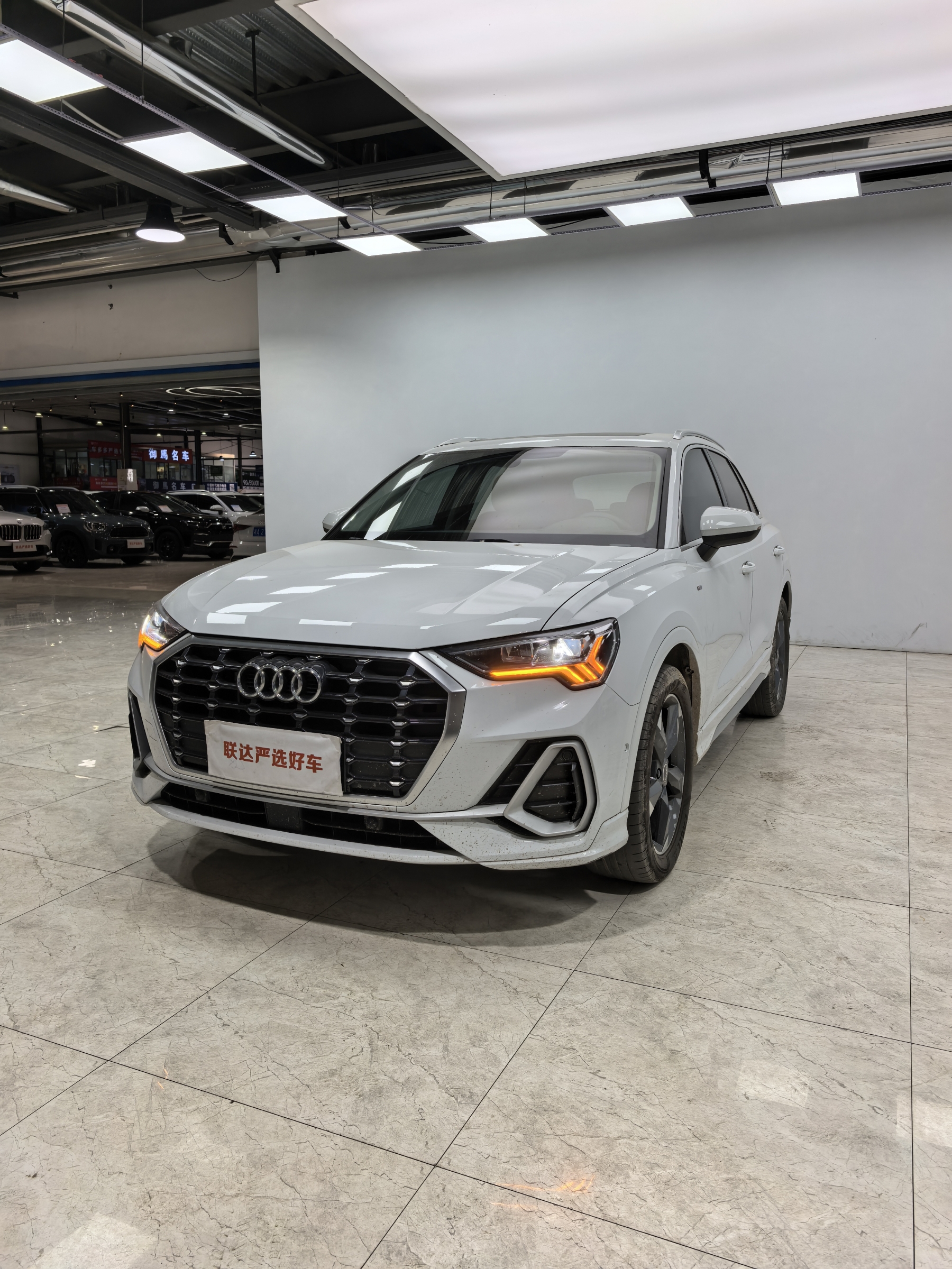 Audi Q3 2022 модель 35 TFSI стильная динамичная версия, стандарт страны VI
