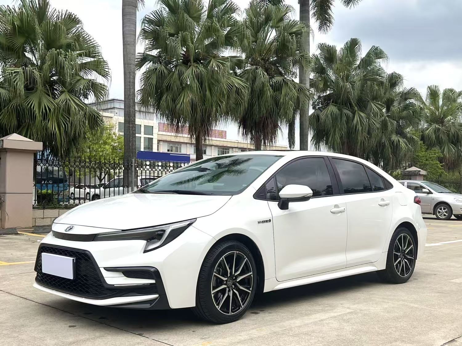 Модель 2023 Toyota Levin 1.8 Двойной движок, спортивная версия с высокой комплектацией