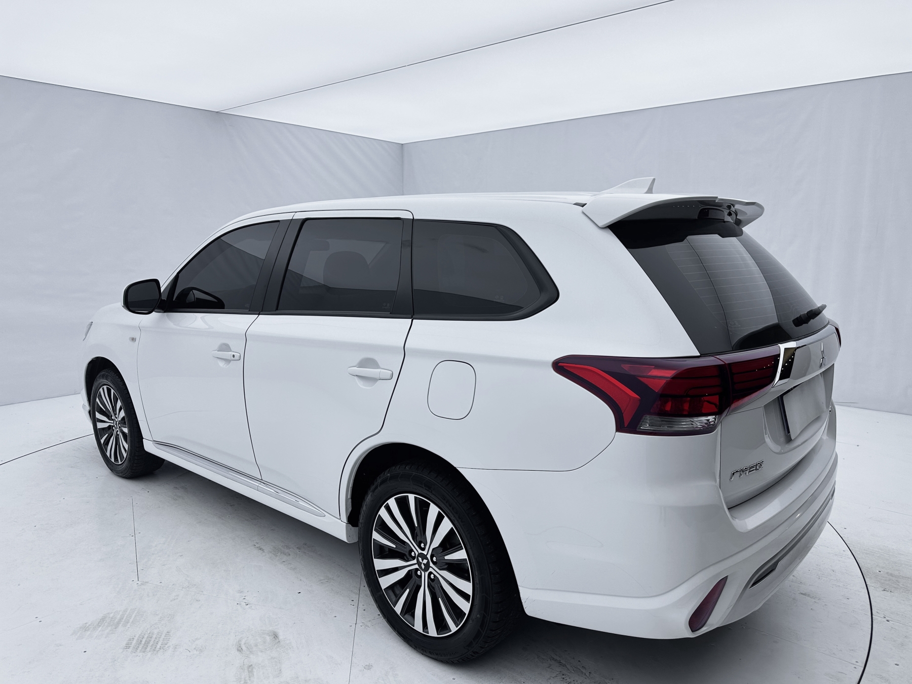 Mitsubishi Outlander 2021 модель 2.0L, передний привод, версия Changxing, 5 мест