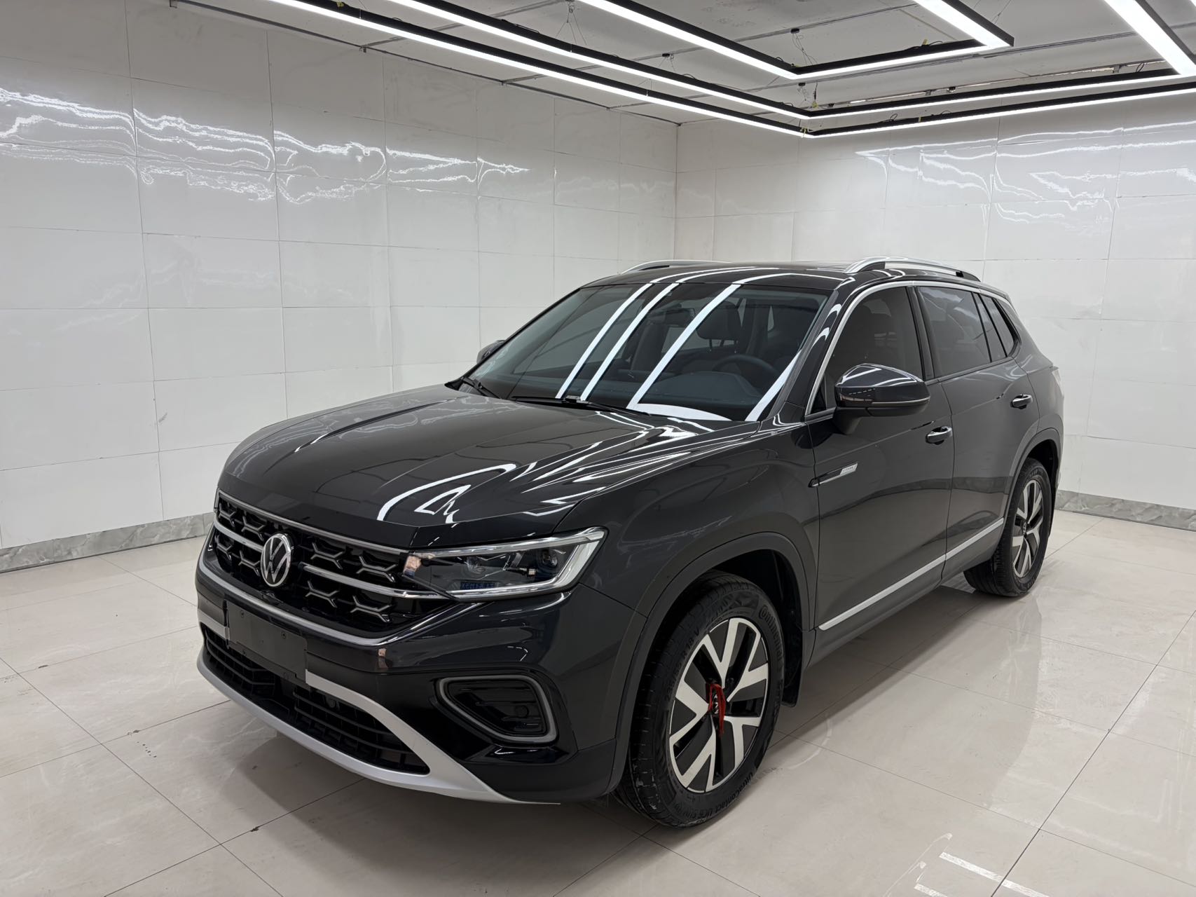 Volkswagen Tayron 2023 280TSI передний привод, люксовая плюс продвинутая версия