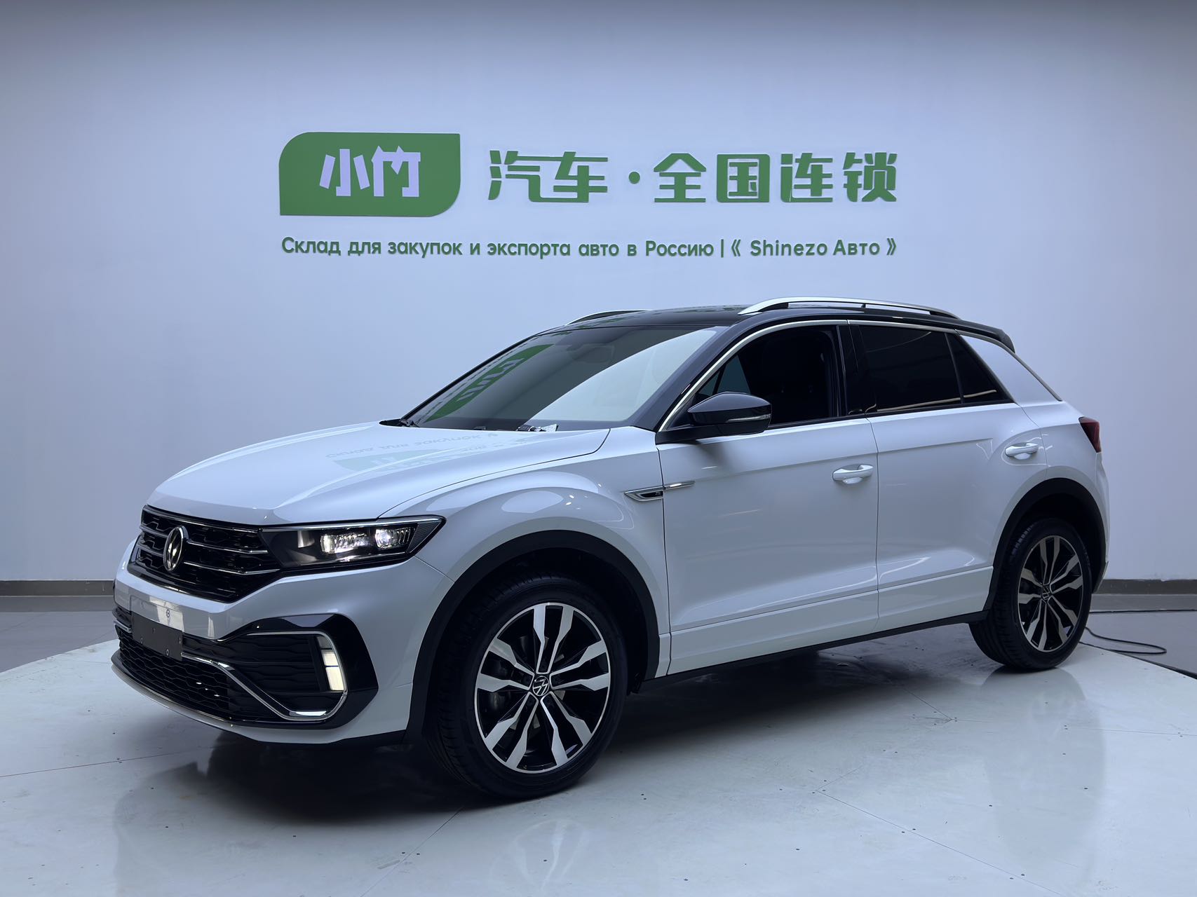 Volkswagen T-ROC Tan Ge 2022 модель 280TSI DSG передний привод R-Line Pro PLUS