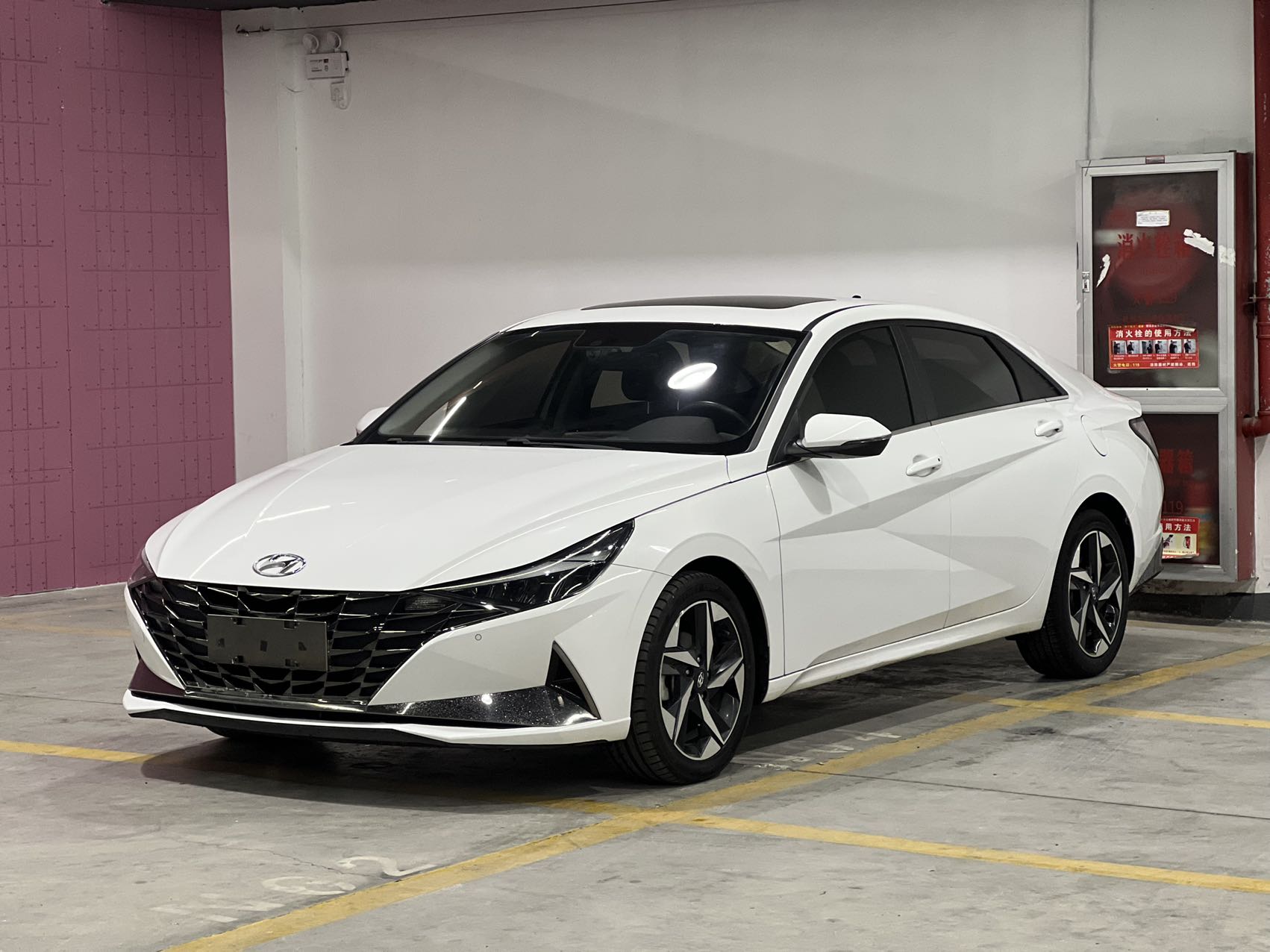 Hyundai Elantra 2022 года, 1.5L CVT GLX Премиум версия