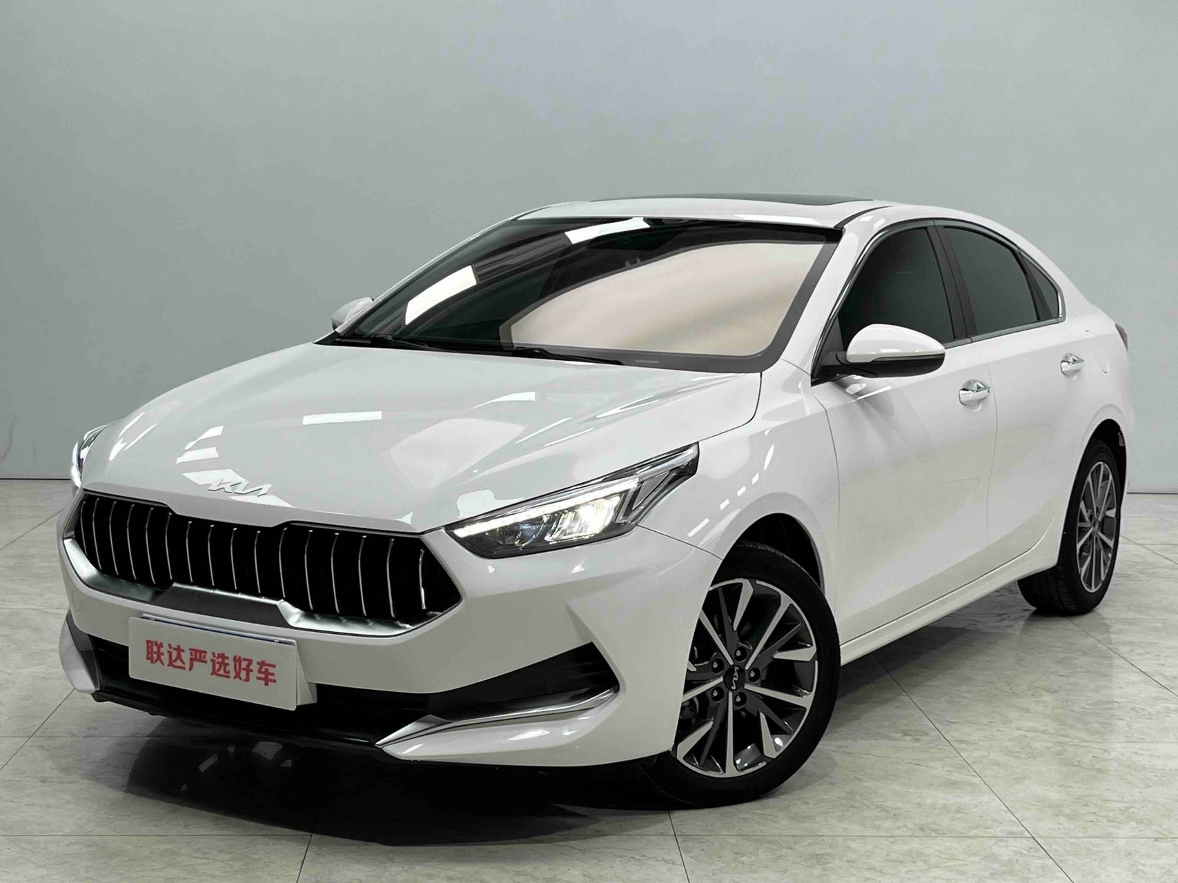 Kia K3 1.5L CVT стильная версия 2021 года