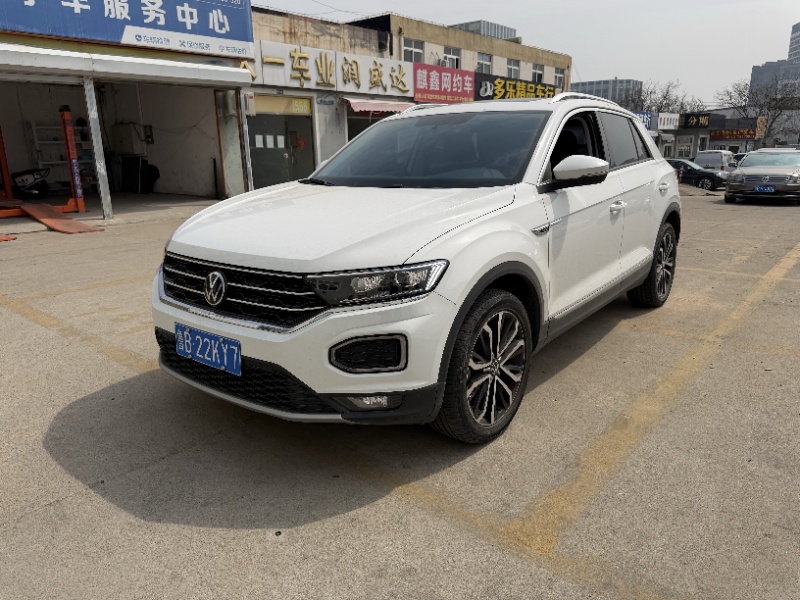 Volkswagen T-ROC 2021 модель обновленная версия 280TSI DSG передний привод комфортная версия с интеллектуальной связью