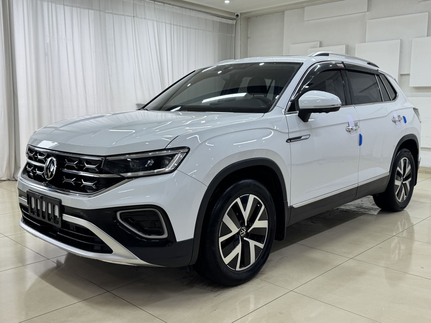 Volkswagen Tayron 2023 280TSI передний привод, роскошная версия Plus повышенной комплектации