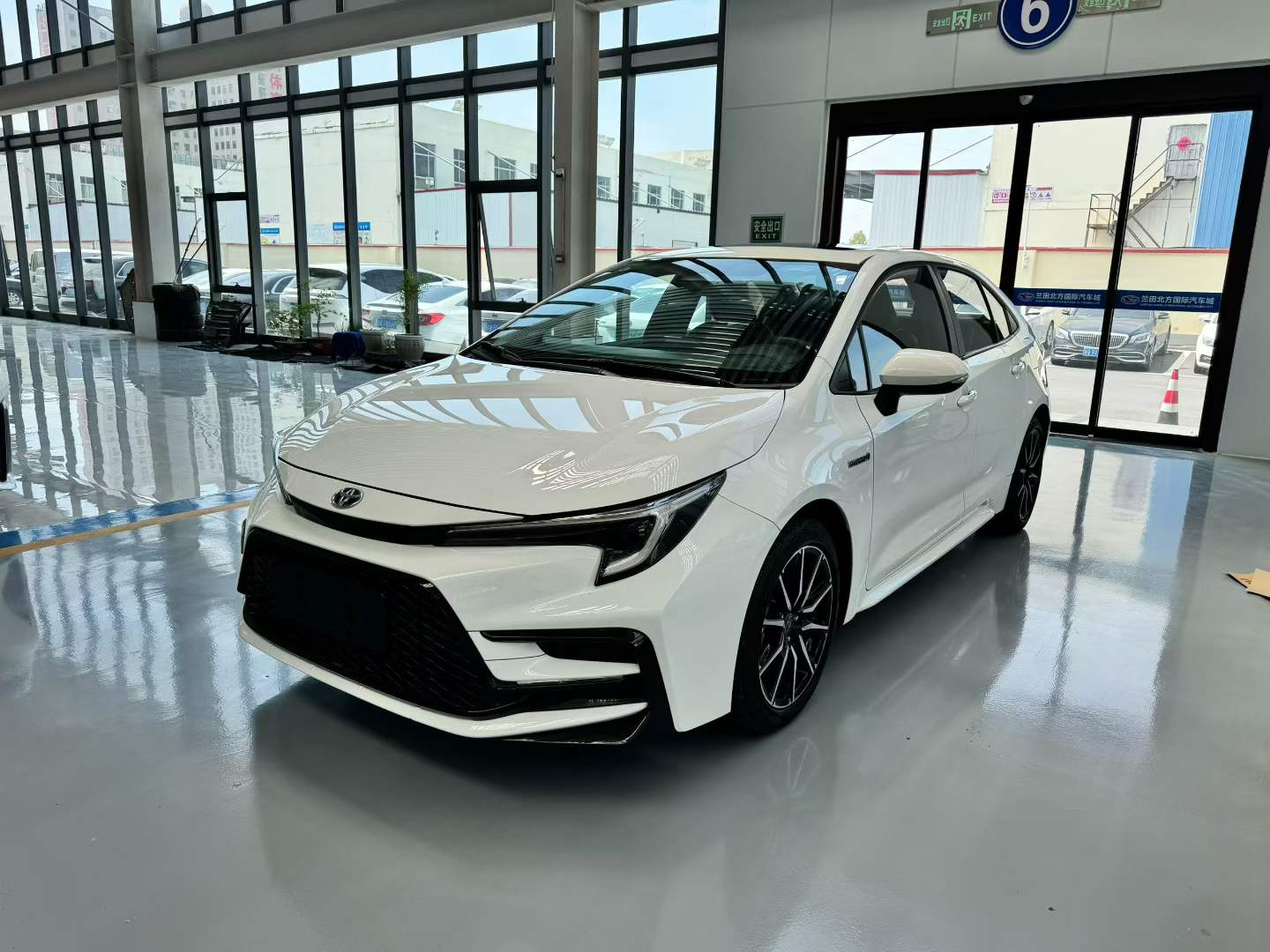 Toyota Levin 2023 года, 1.8 гибрид, спортивная версия, полная комплектация