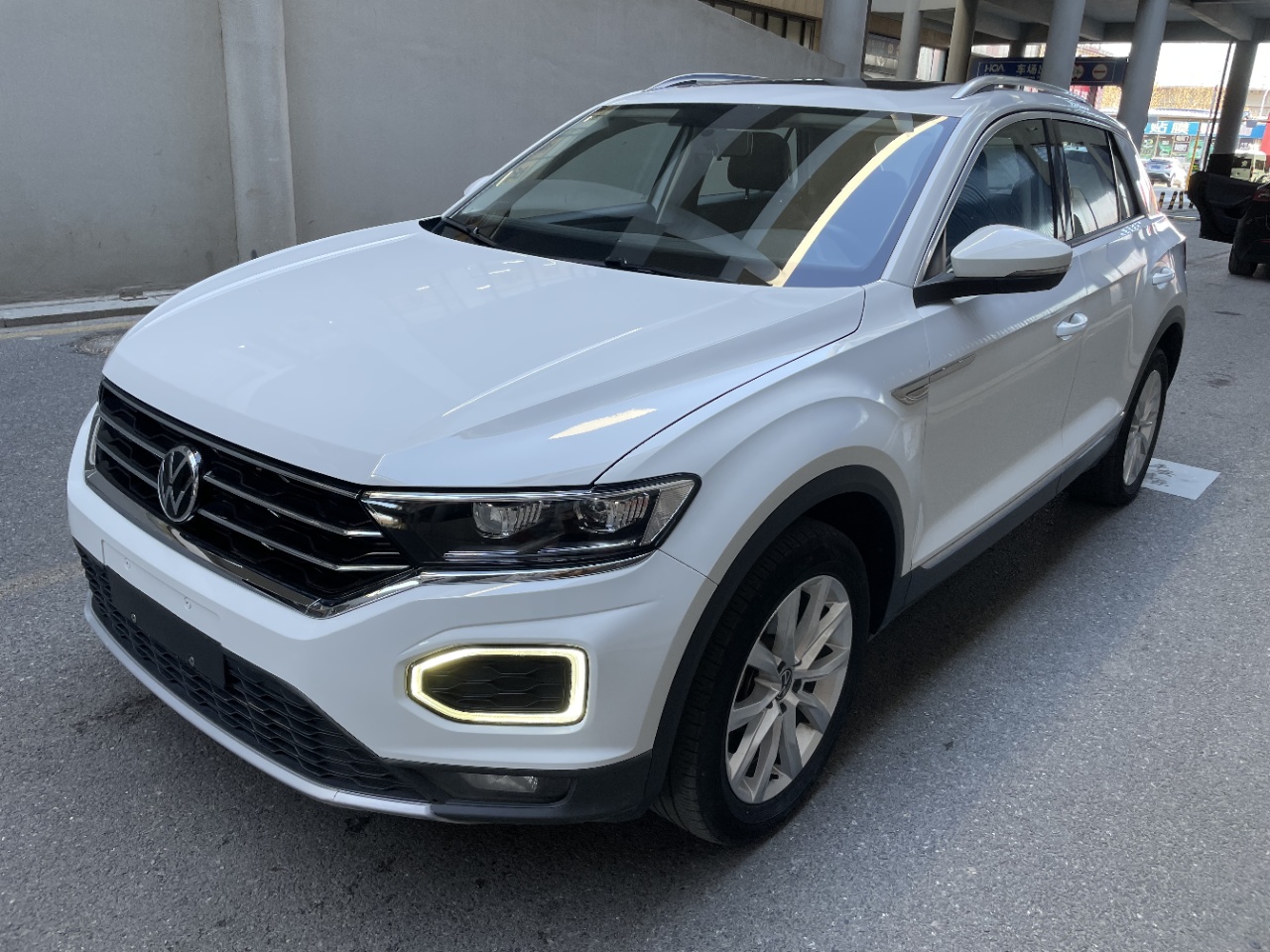 Volkswagen T-ROC Tange 2022 модель 280TSI DSG передний привод Elite PLUS