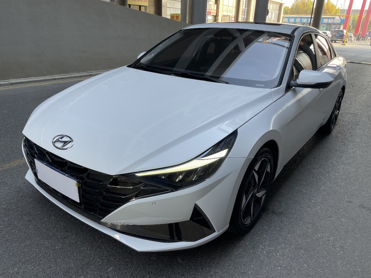 Хендай Элантра 2022 1.5 л CVT LUX Люкс, стандарт Guo VI