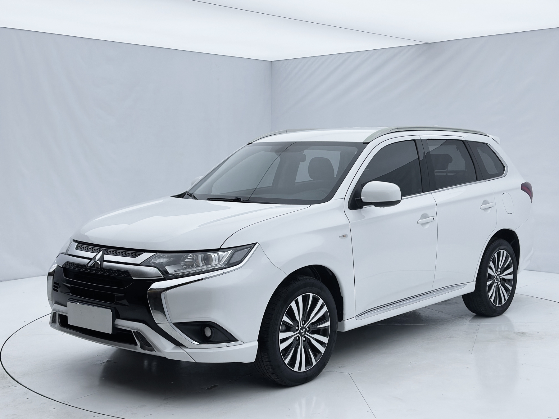 Mitsubishi Outlander 2021 2.0L двухколесный Changxing версия 5 мест