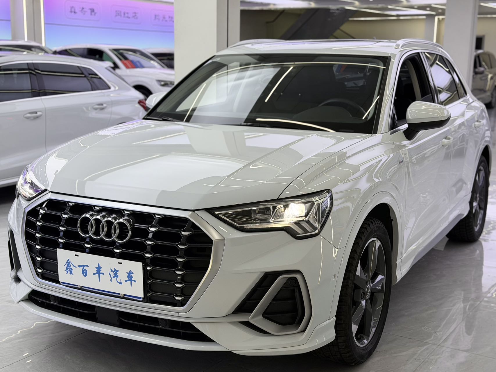 Audi Q3 2022 года 35 TFSI модификация Stylish Sport