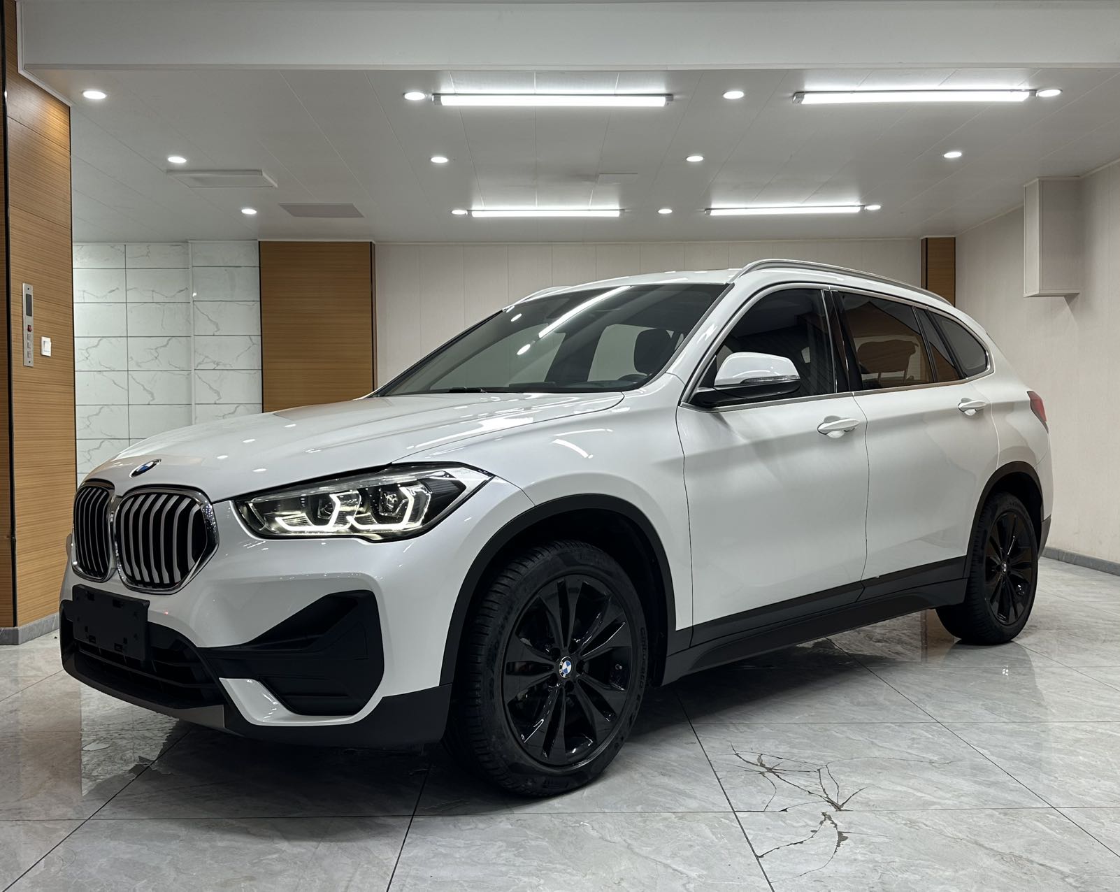 BMW X1 sDrive20Li 2021 стиль