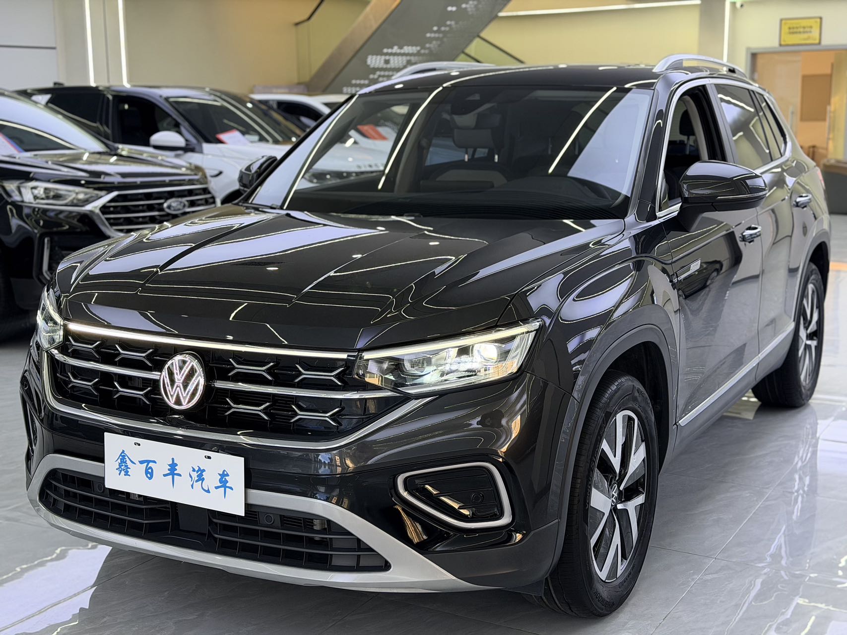 Volkswagen Tayron 2023 модель 280TSI двухколесный привод, версия Luxury Plus Advance