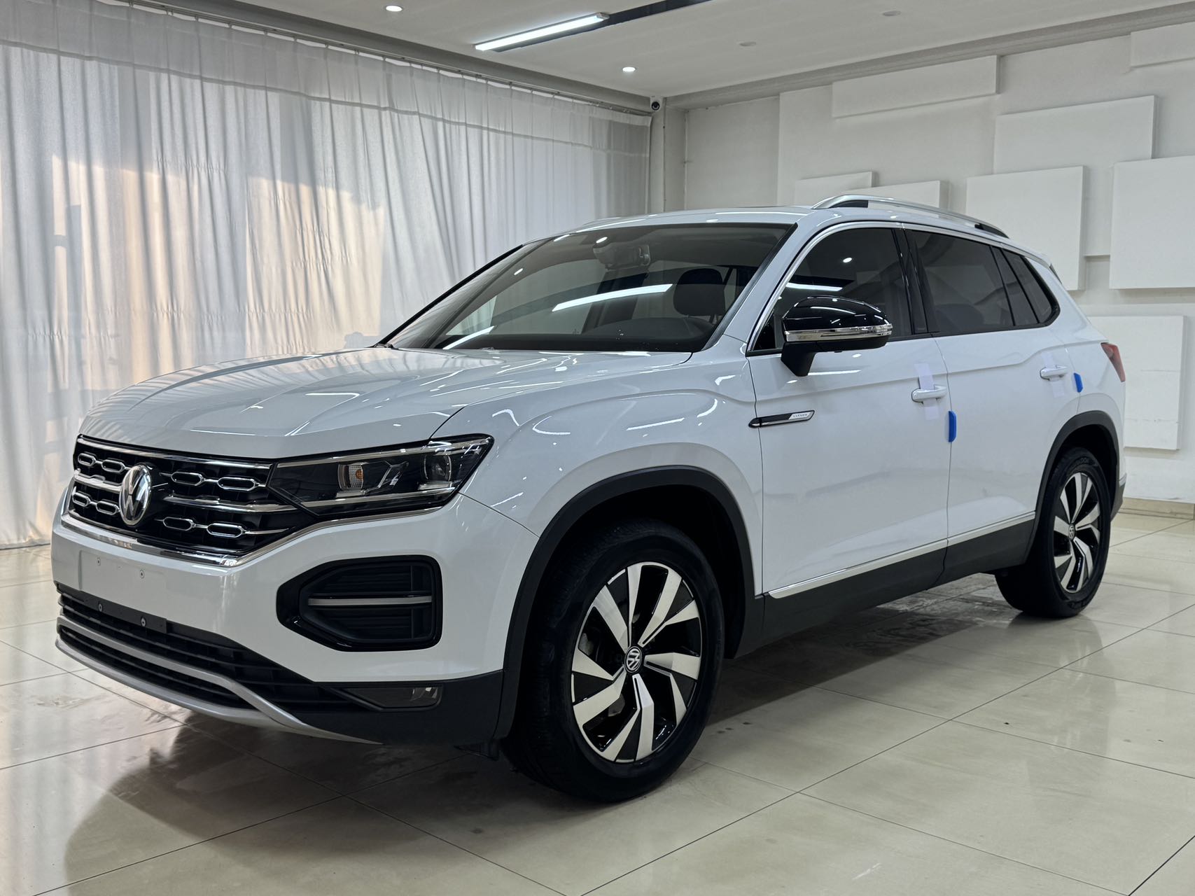 Volkswagen Tayron 2022 комплектация 280TSI передний привод, роскошная интеллектуальная версия