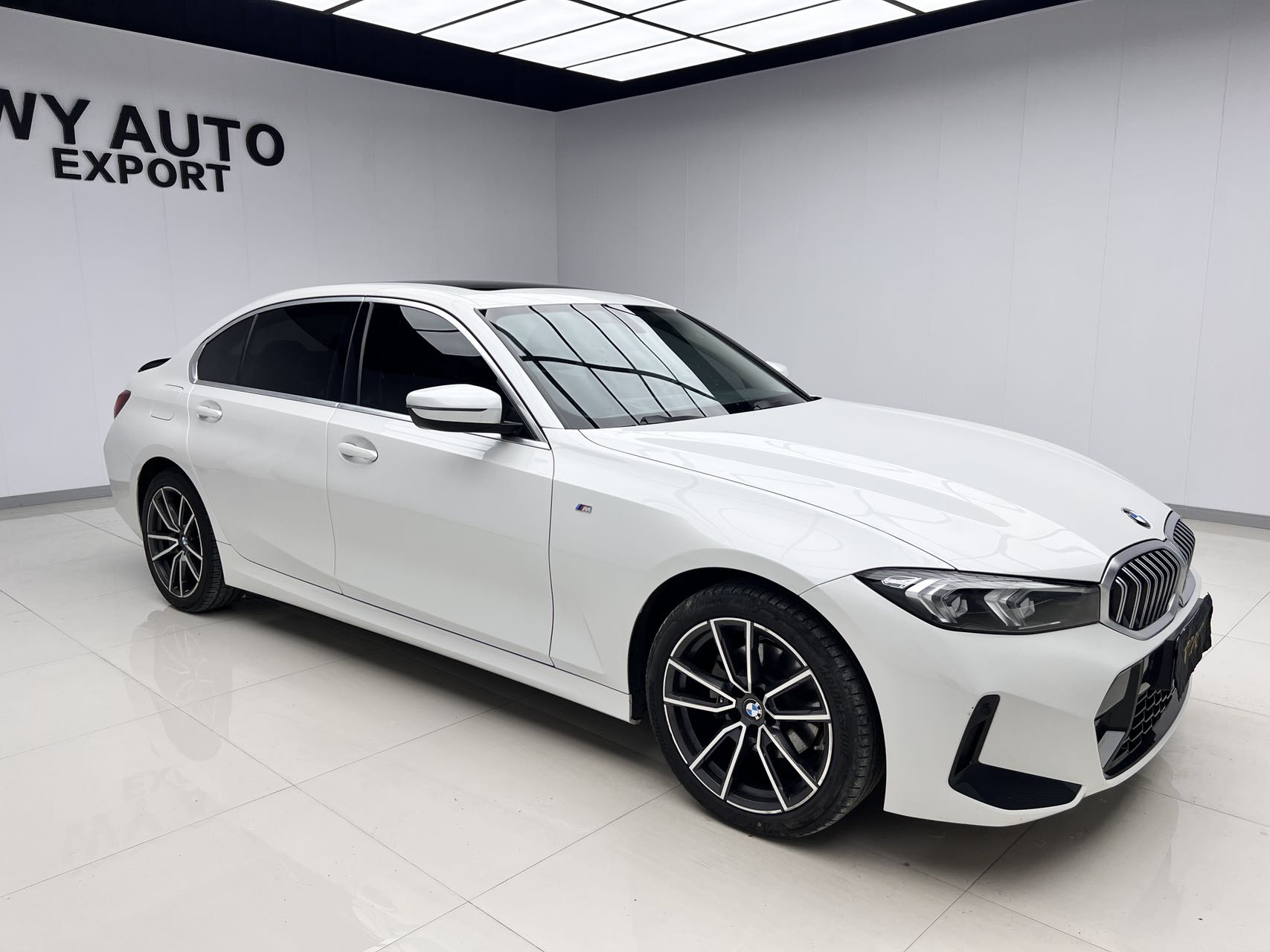 BMW 3 серии 2023 320Li M Спортивный костюм