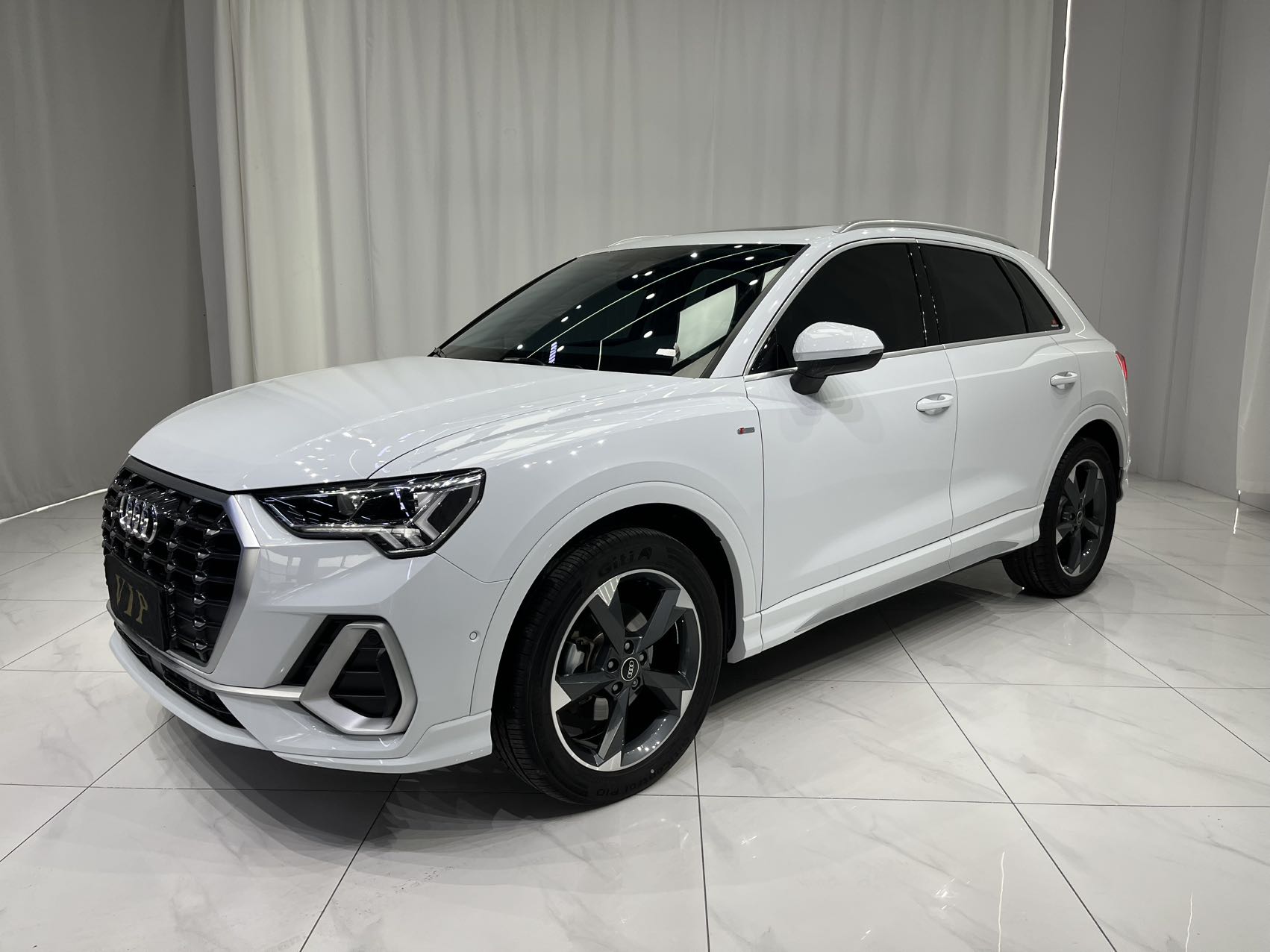 Audi Q3 2022 модель 35 TFSI стильная динамичная версия, стандарт страны VI