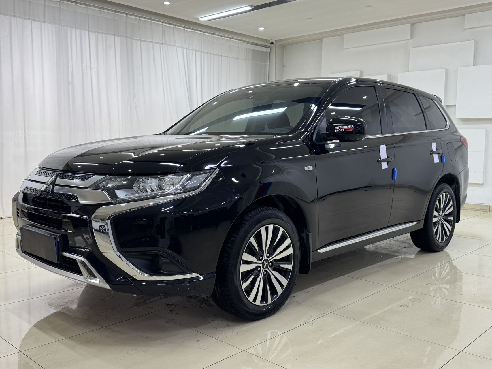 Mitsubishi Outlander 2021 модель 2.0L, передний привод, версия Changxing, 5 мест
