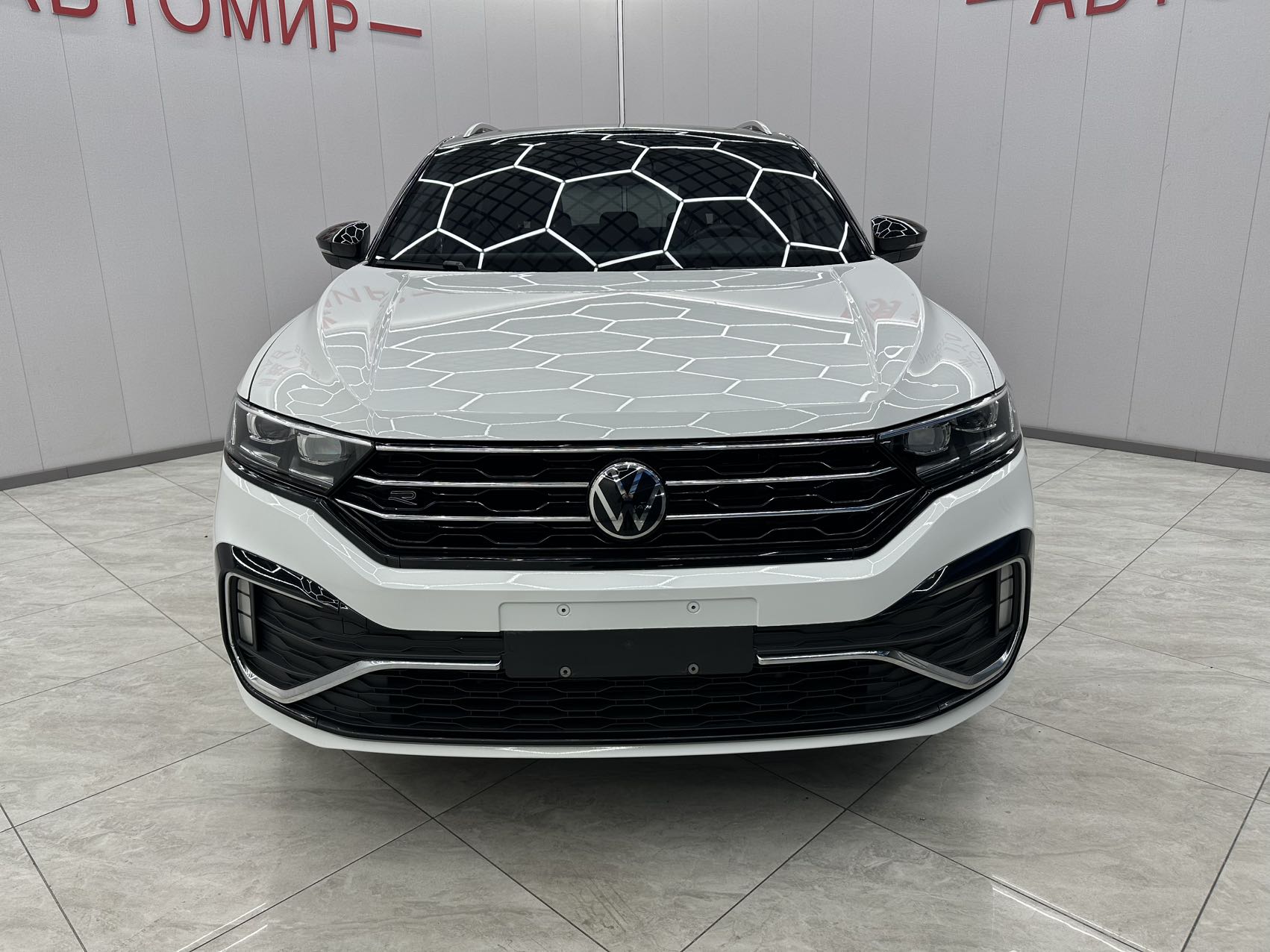 Volkswagen T-ROC Tan Ge 2022 модель 280TSI DSG передний привод R-Line Pro PLUS
