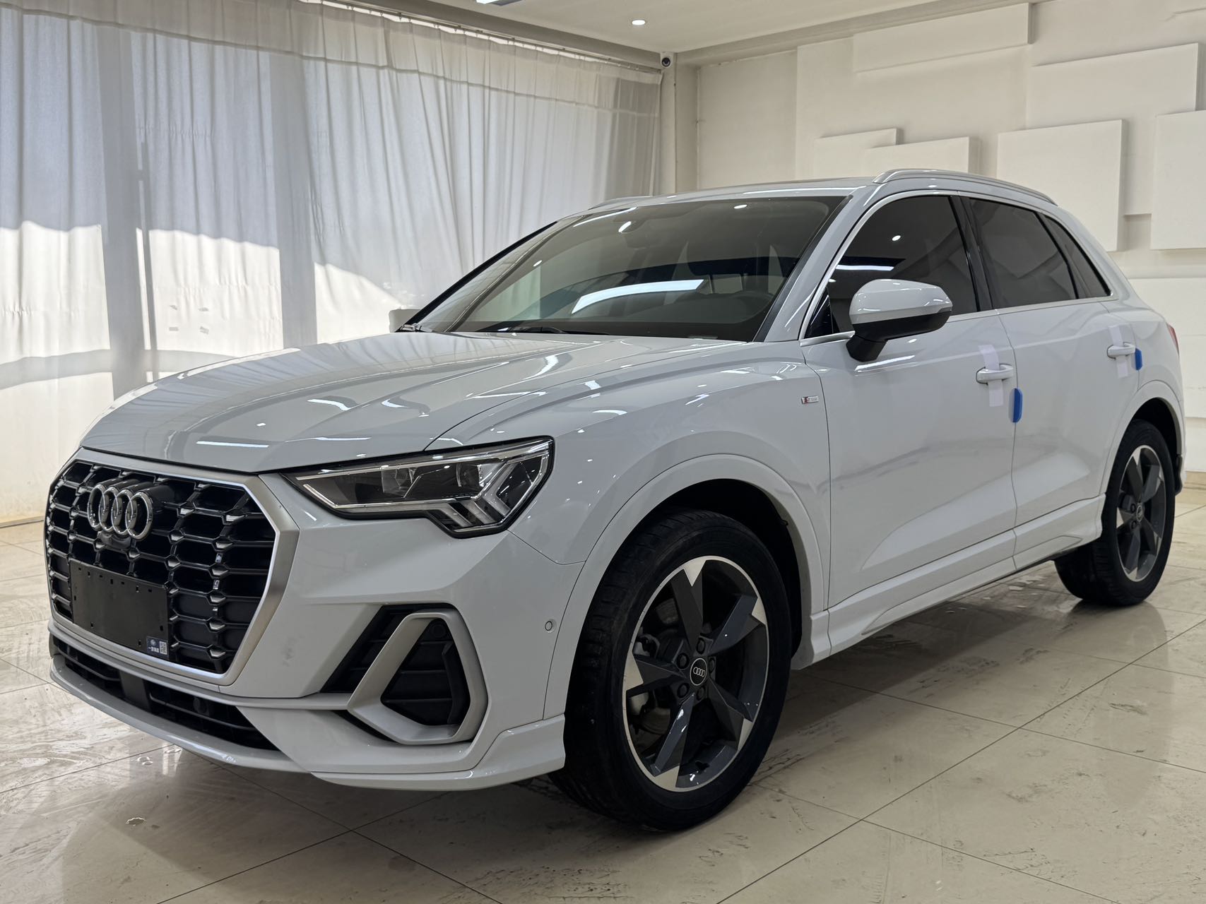 Audi Q3 2021 года 35 TFSI модификация Stylish Sport