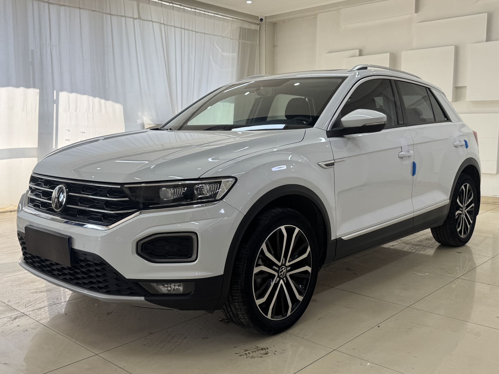 Volkswagen T-ROC 2022 года, версия 280TSI DSG, передний привод, комфорт PLUS