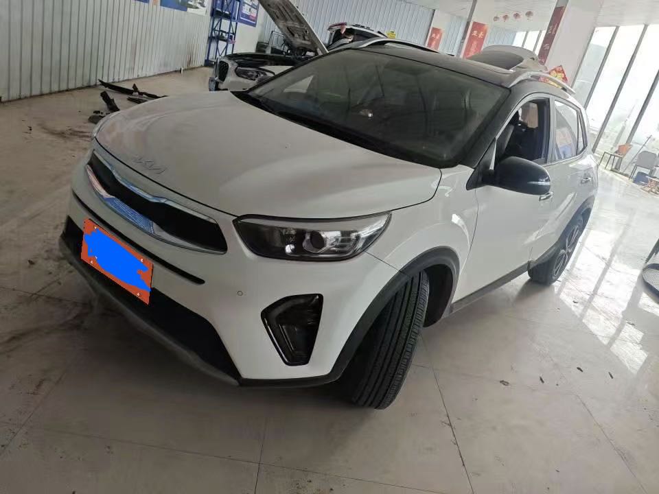 Киа Стоник, 2021 год, 1.4 л, бесступенчатая трансмиссия (CVT), комплектация с люком L