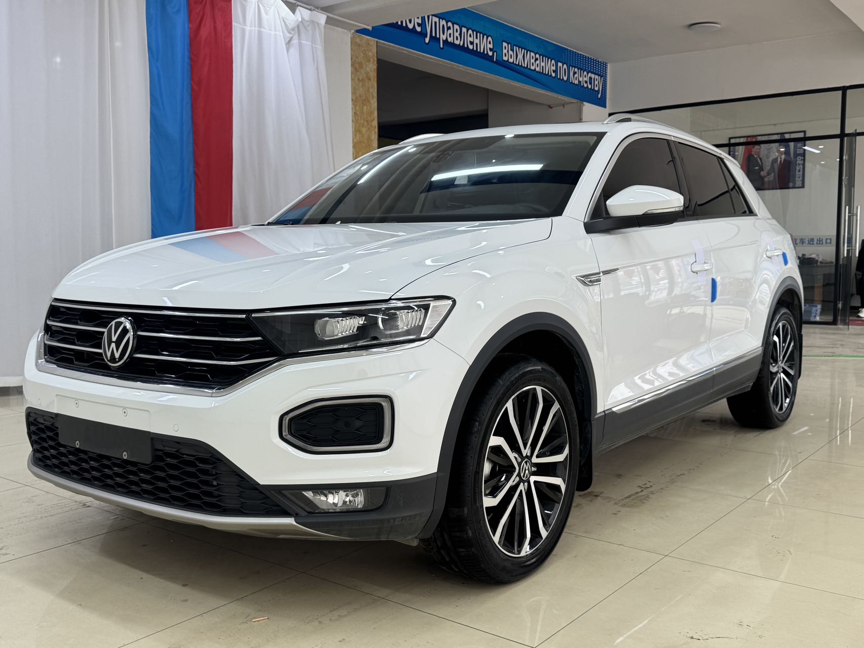 Volkswagen T-ROC 2022 года, 280TSI DSG, передний привод, версия Comfort Plus