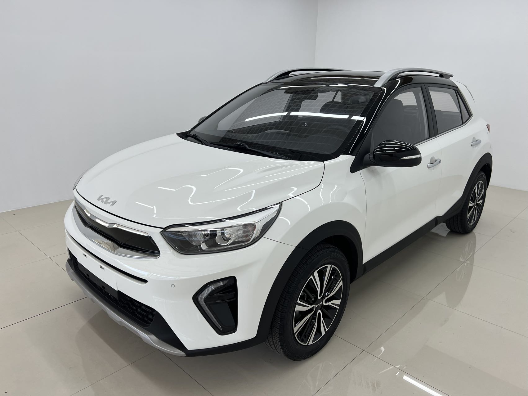 Kia KX 2021 года 1.4L CVT, версия с люком и интересным комфортом