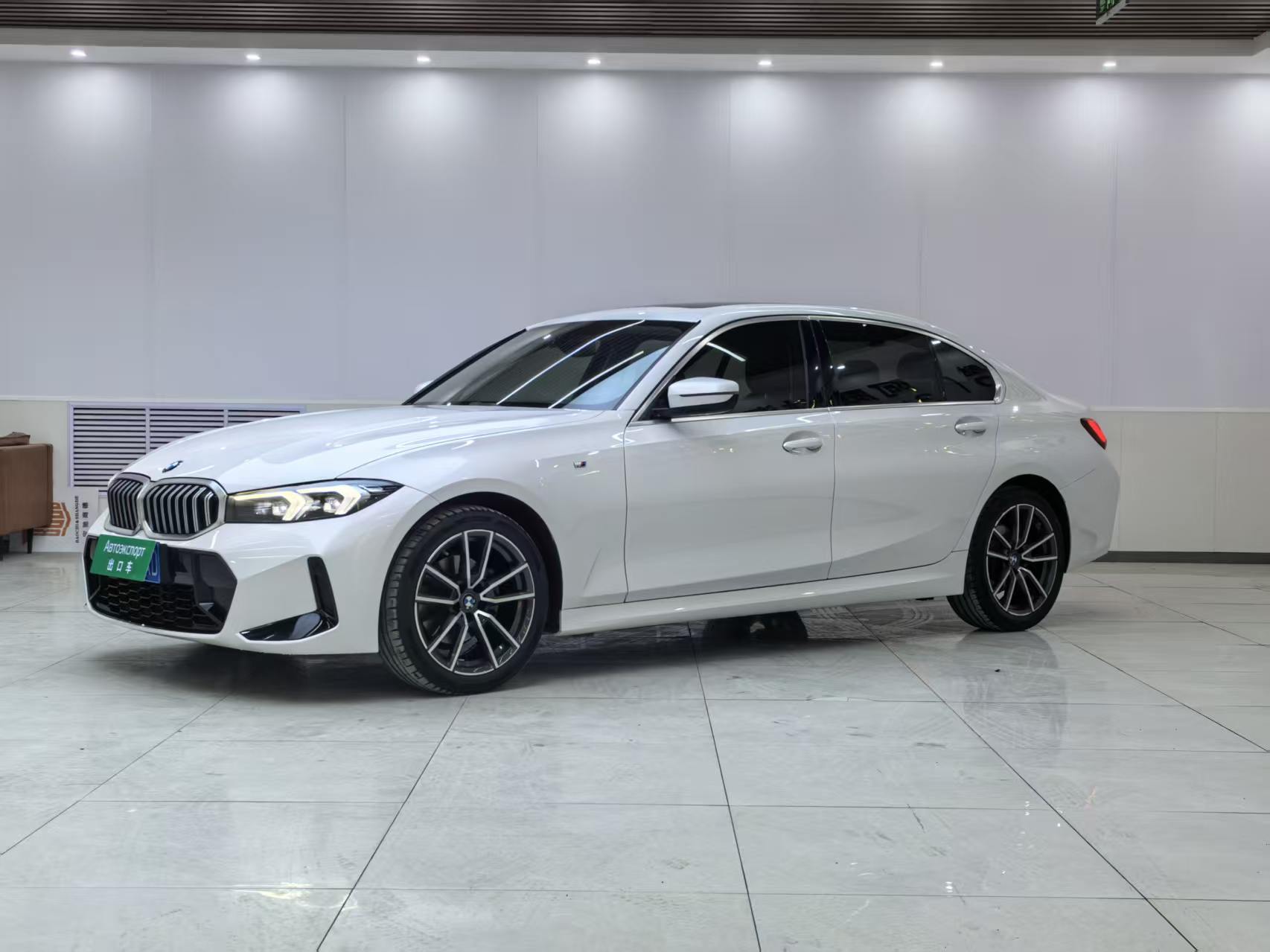 BMW 3 серии 2023 320 LIM Спортивный костюм