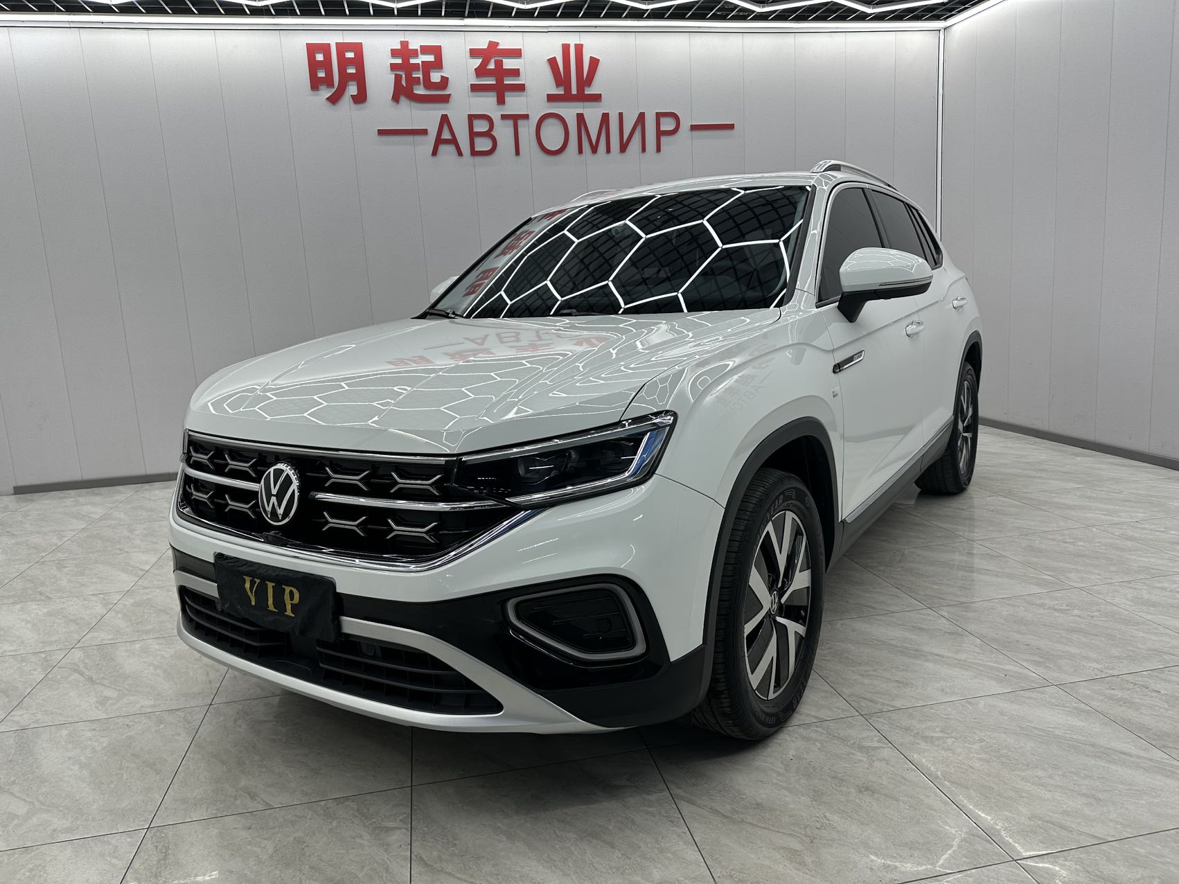 Volkswagen Tayron 2023 280TSI, переднеприводная версия Luxury Plus Advanced