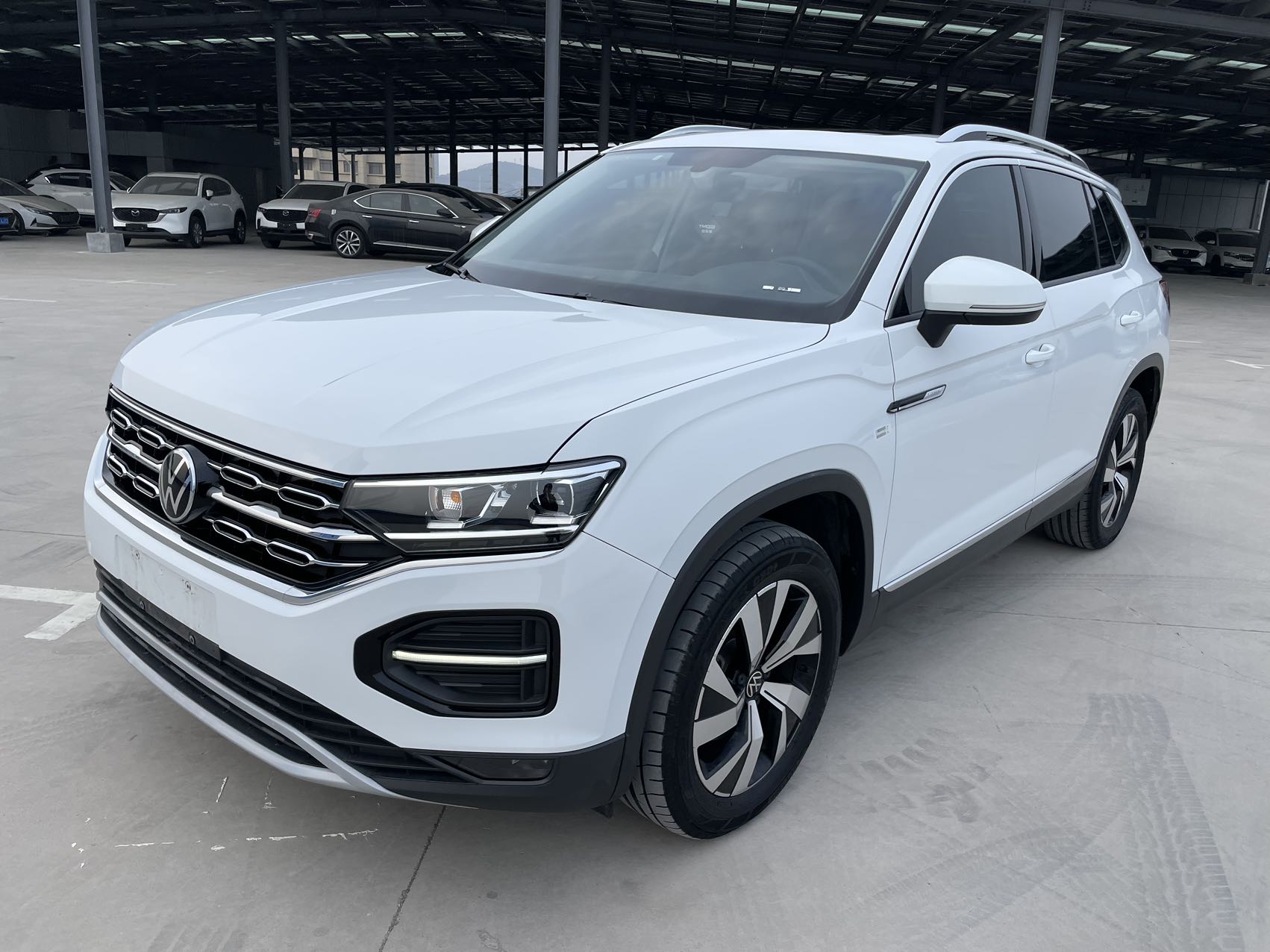 Volkswagen Tayron 2022 280TSI, передний привод, люксовая умная версия