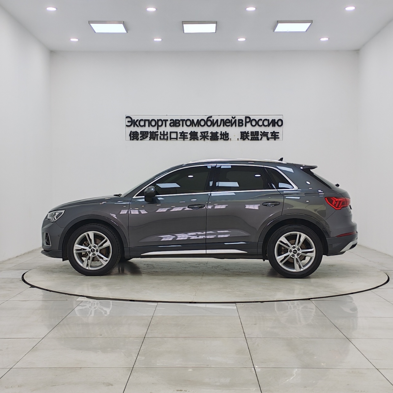 Audi Q3 2022 модель 35 TFSI стильная и элегантная версия, стандарт выбросов 国VI