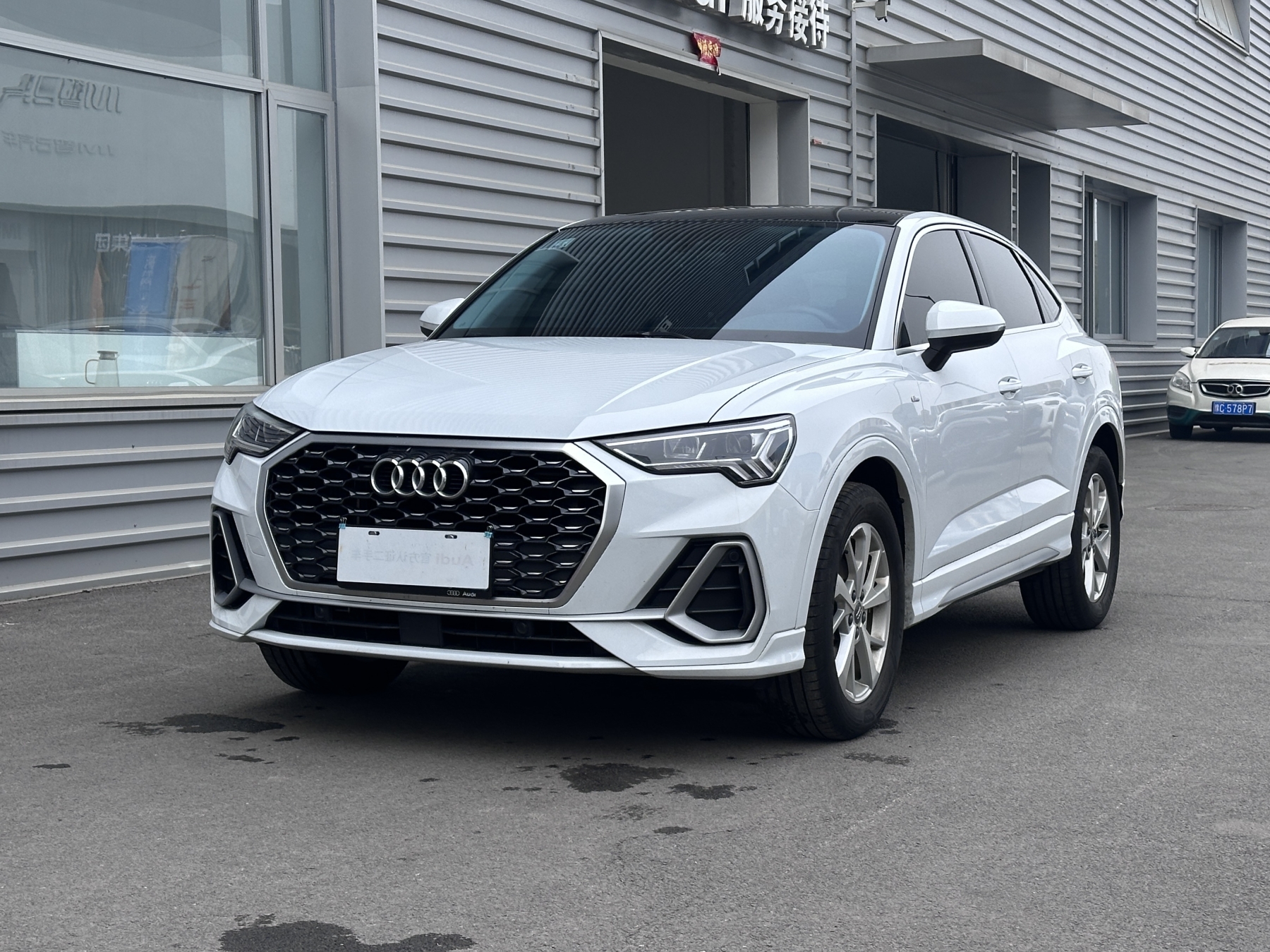 Audi Q3 Sportback 2020 модель 35 TFSI Начальная комплектация