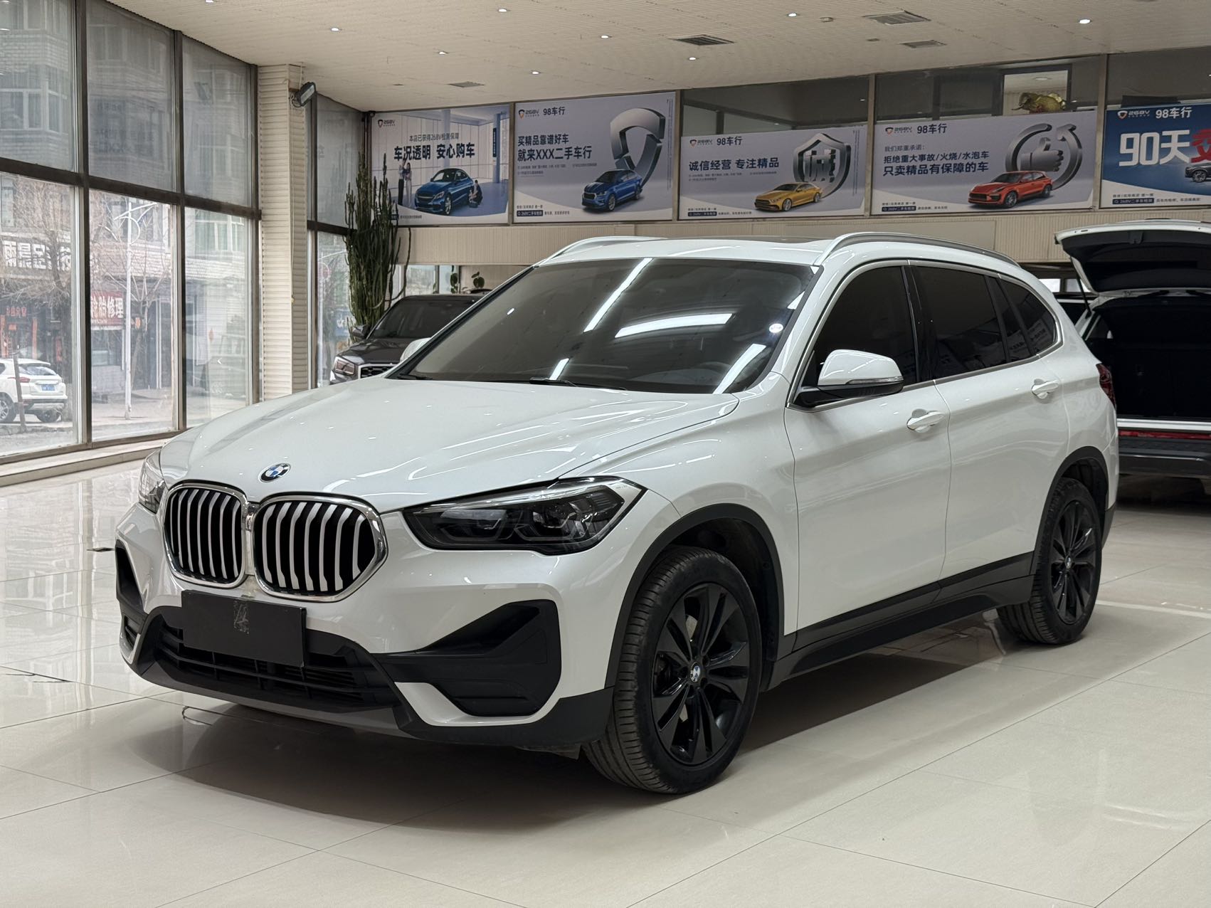 BMW X1 2022 sDrive20Li Модный вариант