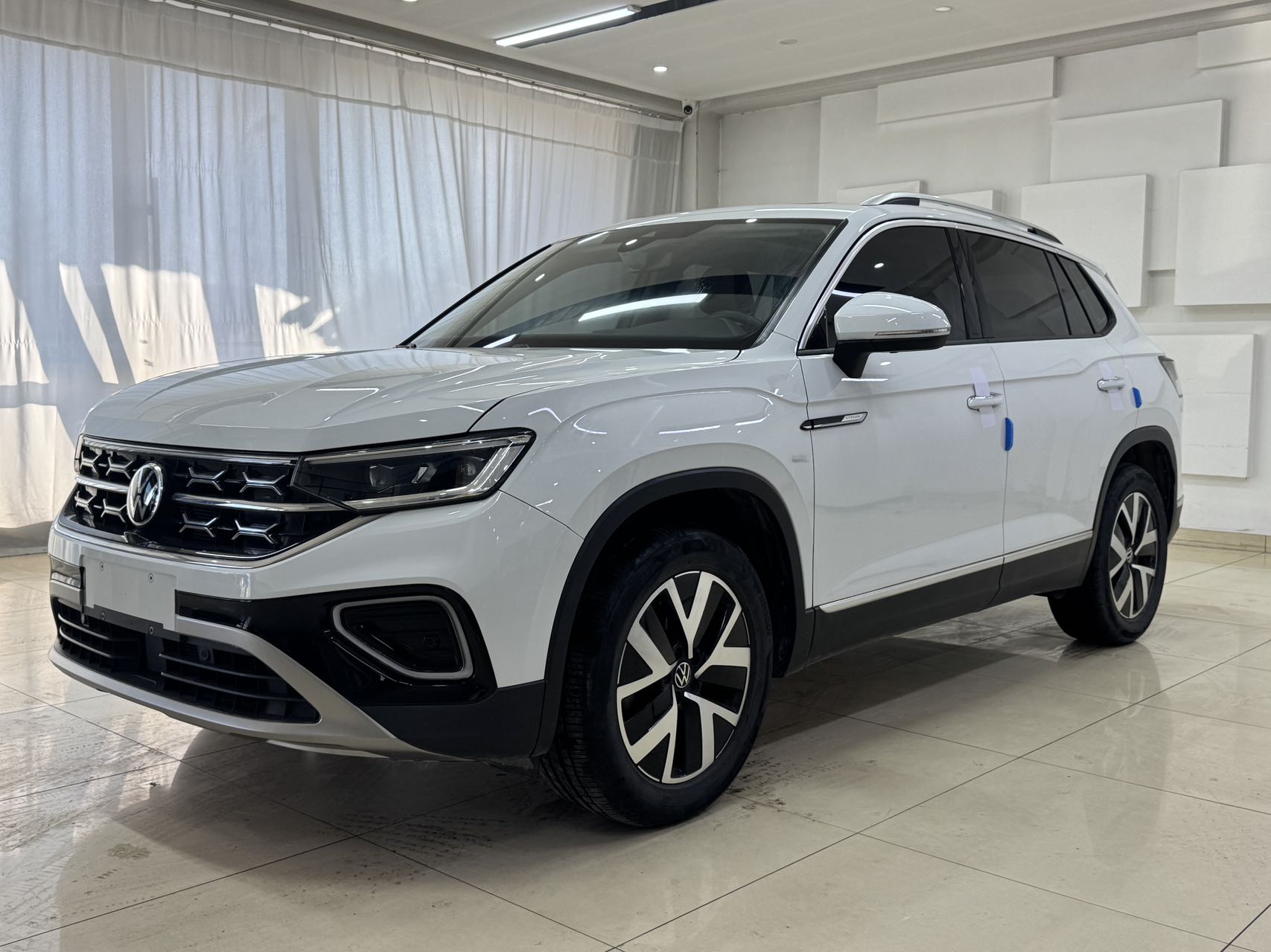 Volkswagen Tayron 2023 модель 280TSI, передний привод, версия Luxury Plus Advanced