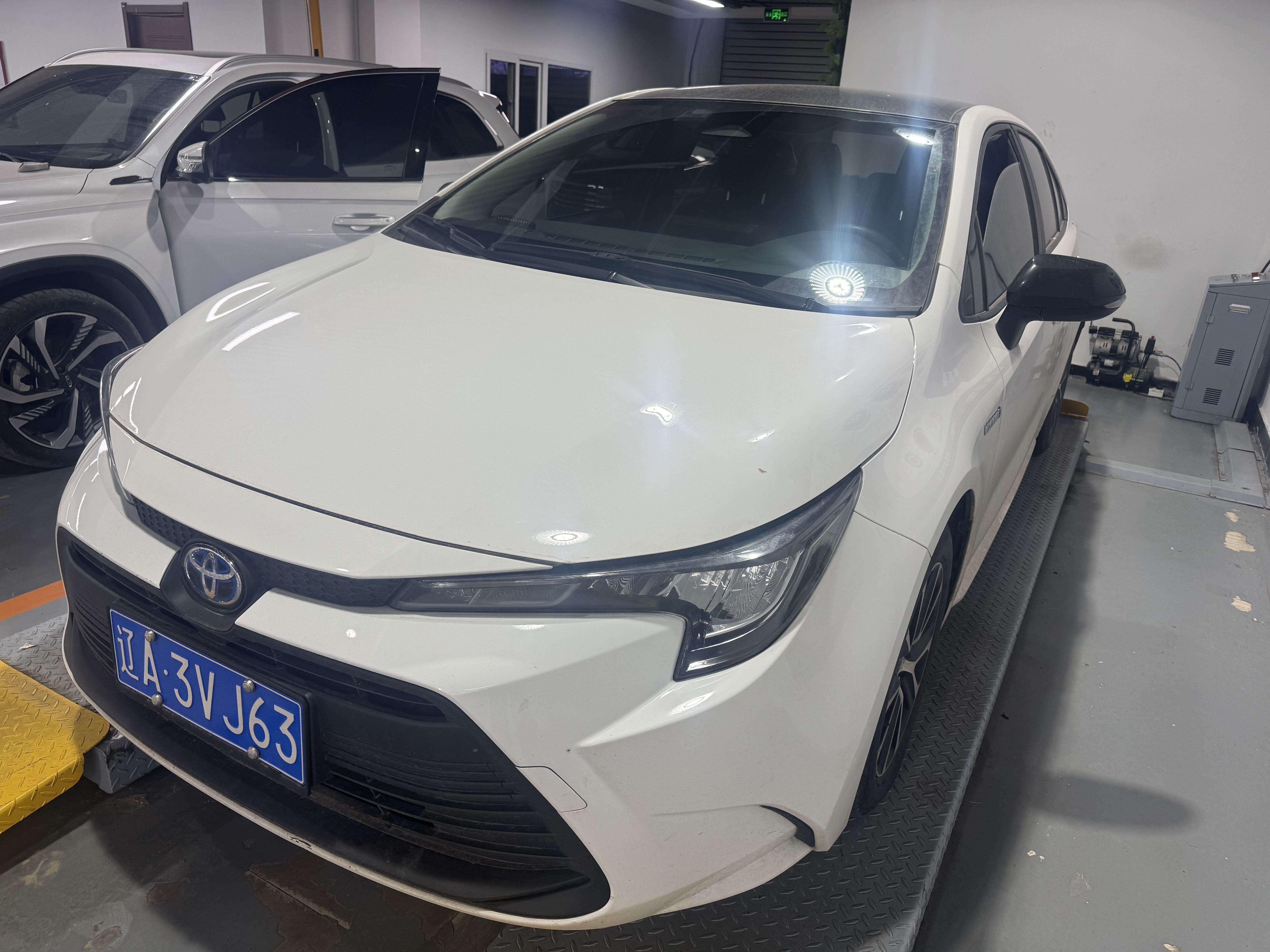 Toyota Levin 2023 модель, интеллектуальная гибридная версия 1.8L, топовая комплектация