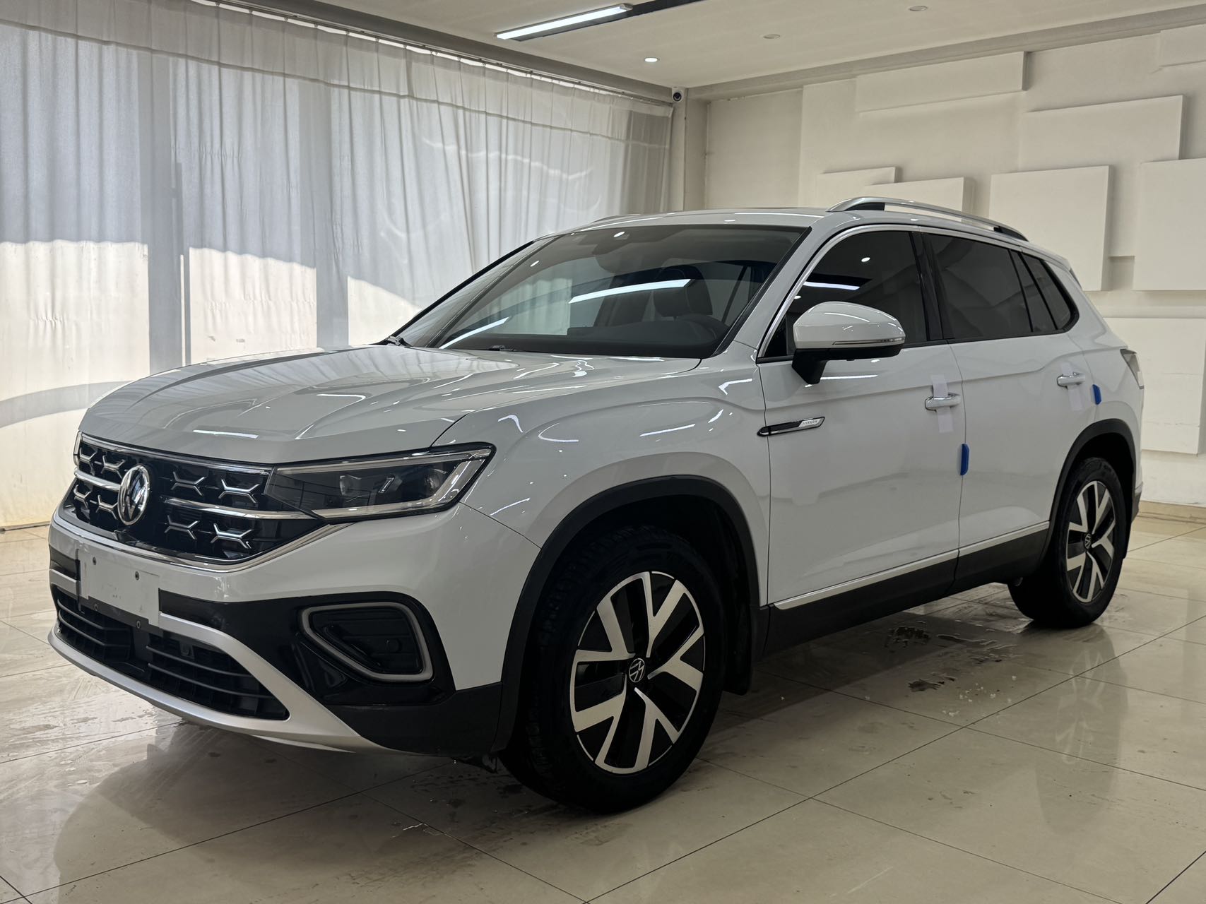 Volkswagen Tayron 2023 280TSI Передний привод, версия Luxury Plus Advanced