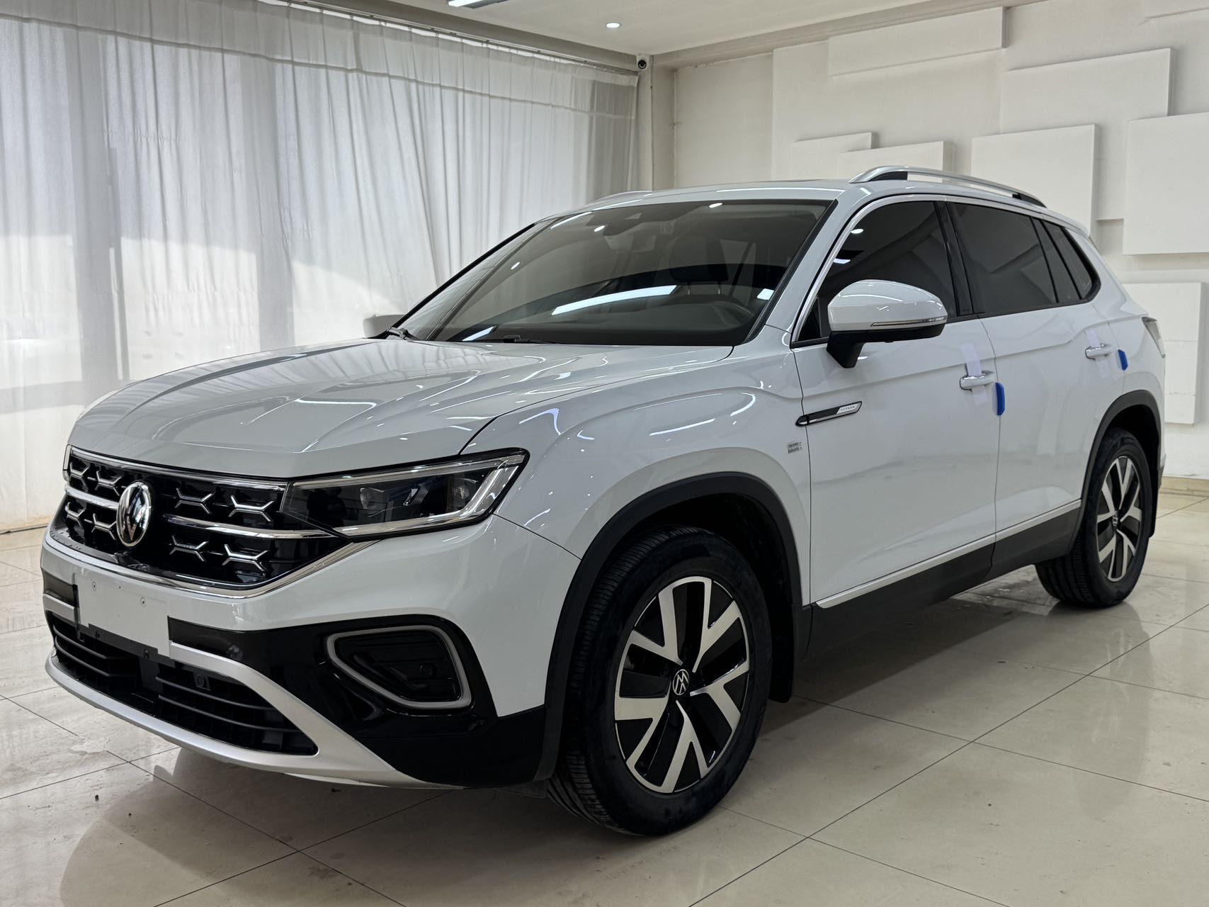 Volkswagen Tayron 2023 280TSI передний привод, версия Luxury Plus Advanced