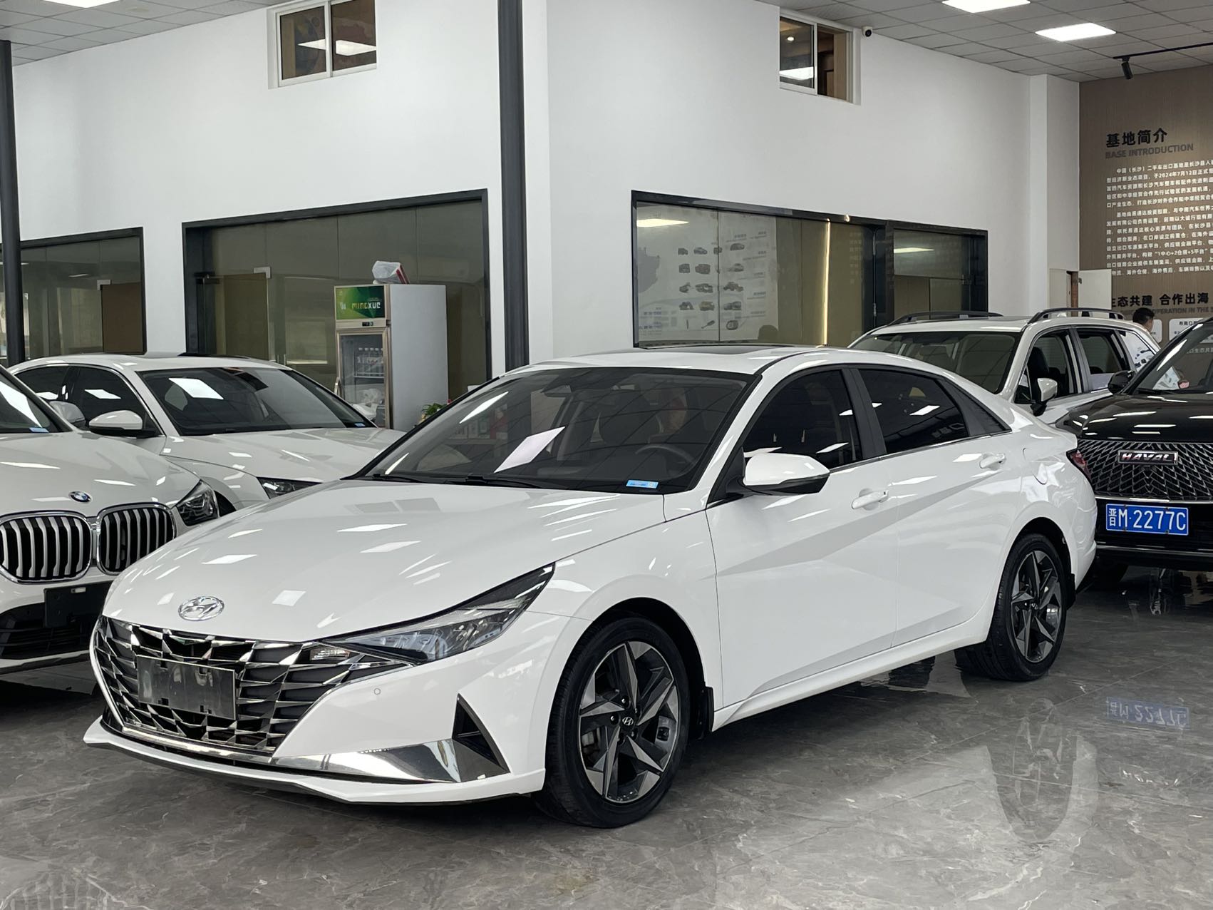 Hyundai Elantra 22 1,5 л вариатор Premium Edition