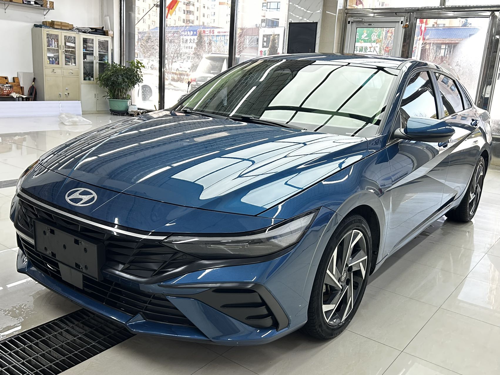 2023 модельный год Hyundai Elantra 1.5L CVT LUX Премиум версия