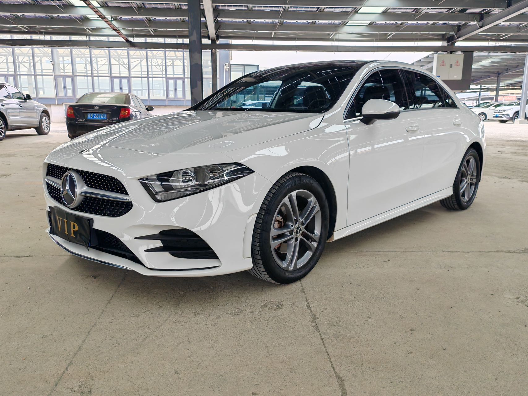 22 модифицированных спортивных автомобиля Mercedes-Benz A180L