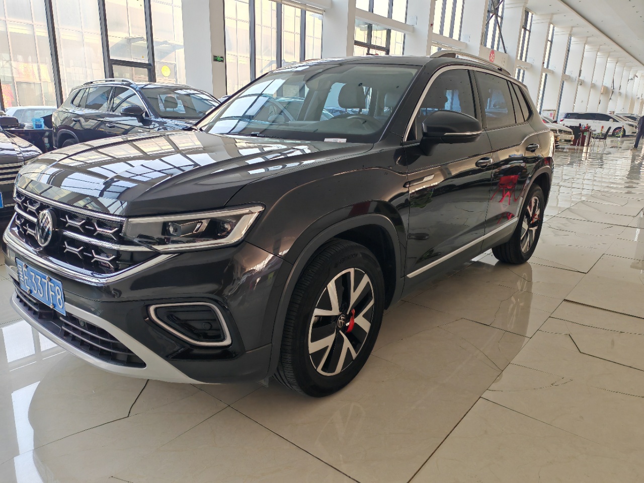 Модель 2023 года Volkswagen Tayron 280TSI, двухколёсный привод, версия Luxury PLUS Advanced