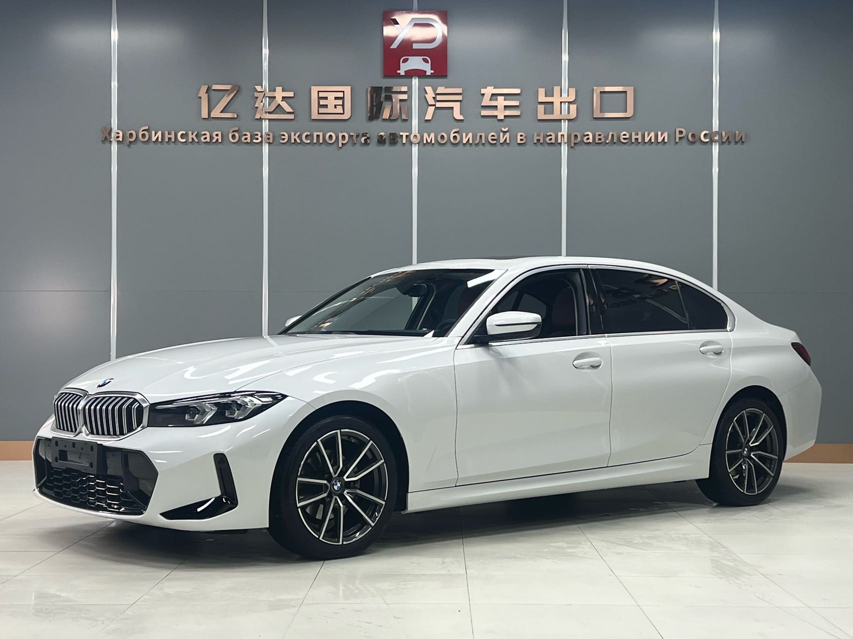 BMW 3 серии 320Li 2023 года с спортивным пакетом