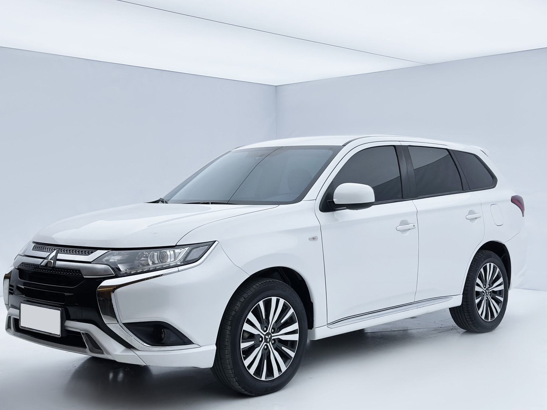 Mitsubishi Outlander 2021 модель 2.0L, передний привод, версия Changxing, 5 мест