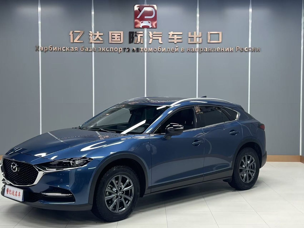 Mazda CX4 2.0 полноприводная версия с голубым небом