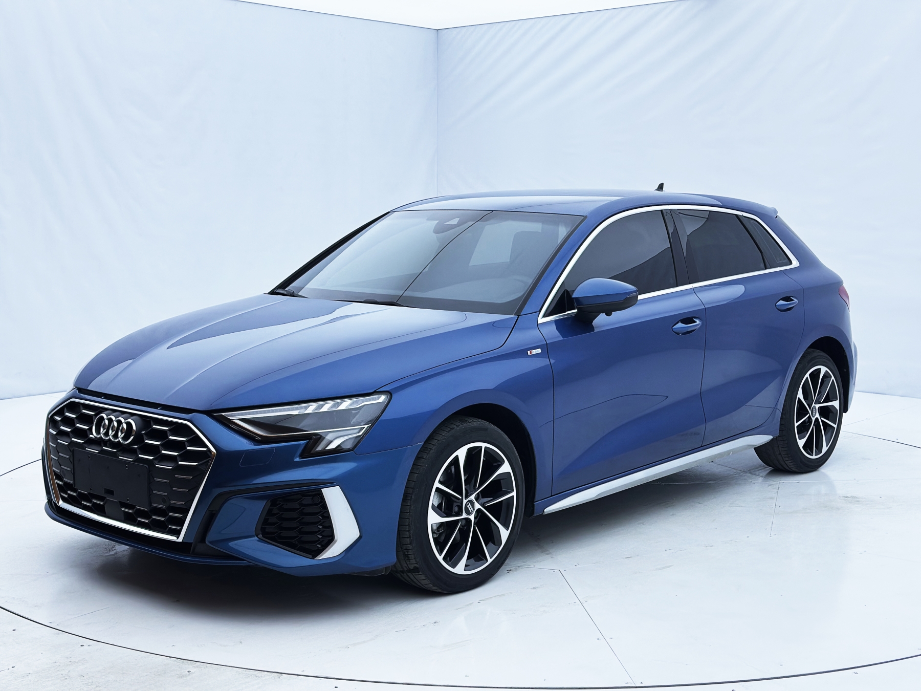 Audi A3 2023 года, Sportback 35 TFSI, базовая спортивная версия