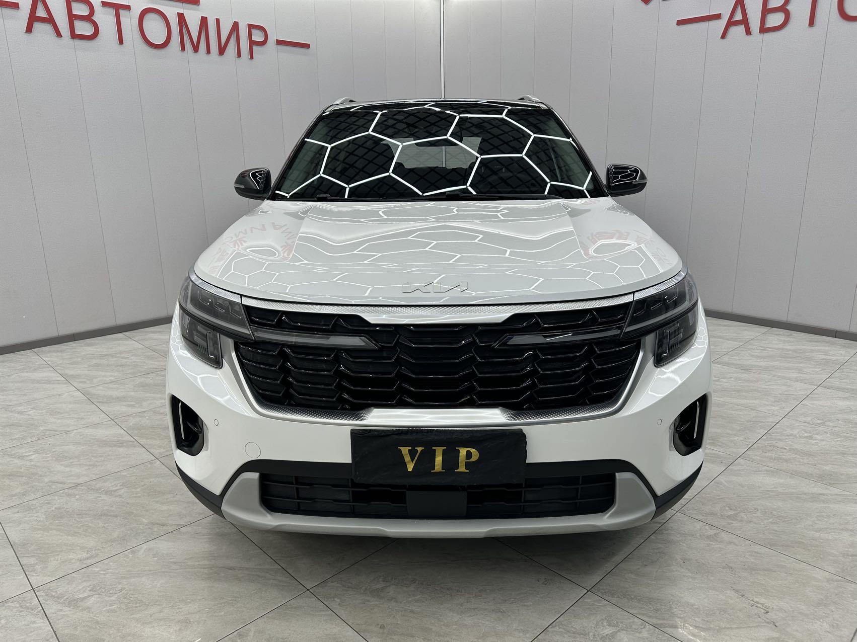Kia Seltos 2023, 1.5L, CVT, комплектация Luxe