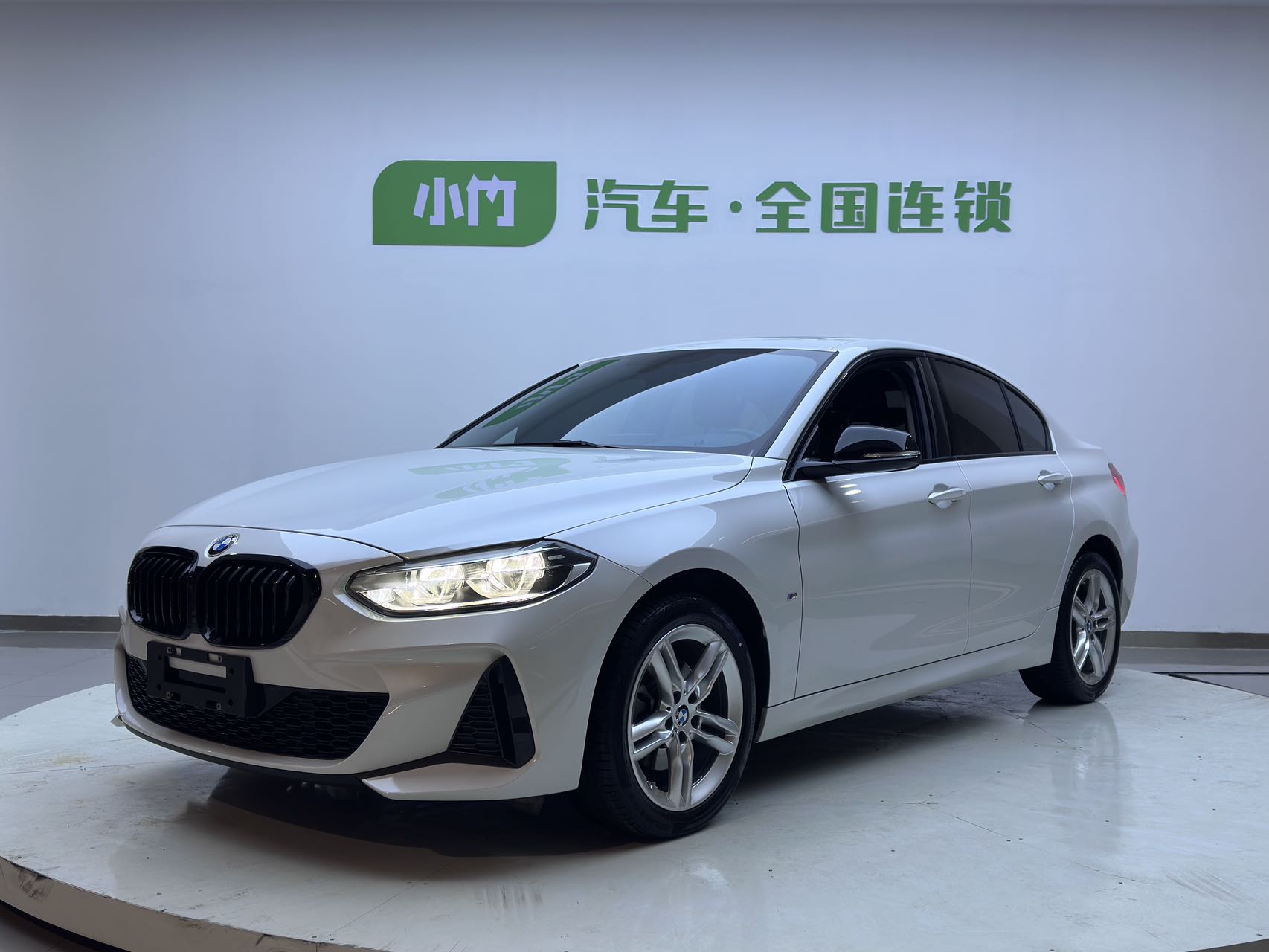 2021 модель, обновлённая версия 120i M Sport Night Edition, стандарт выбросов Китай VI